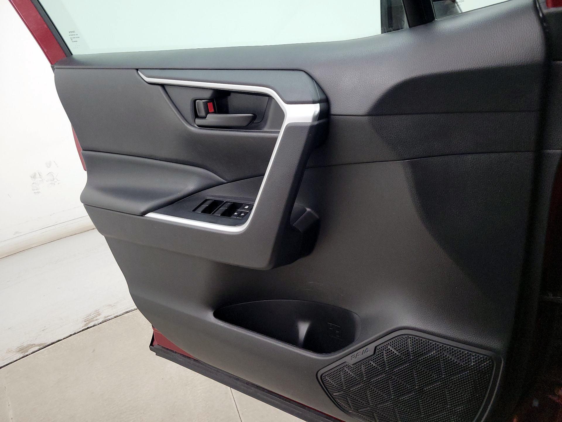 Thumbnail: 2022 Toyota RAV4 - 12