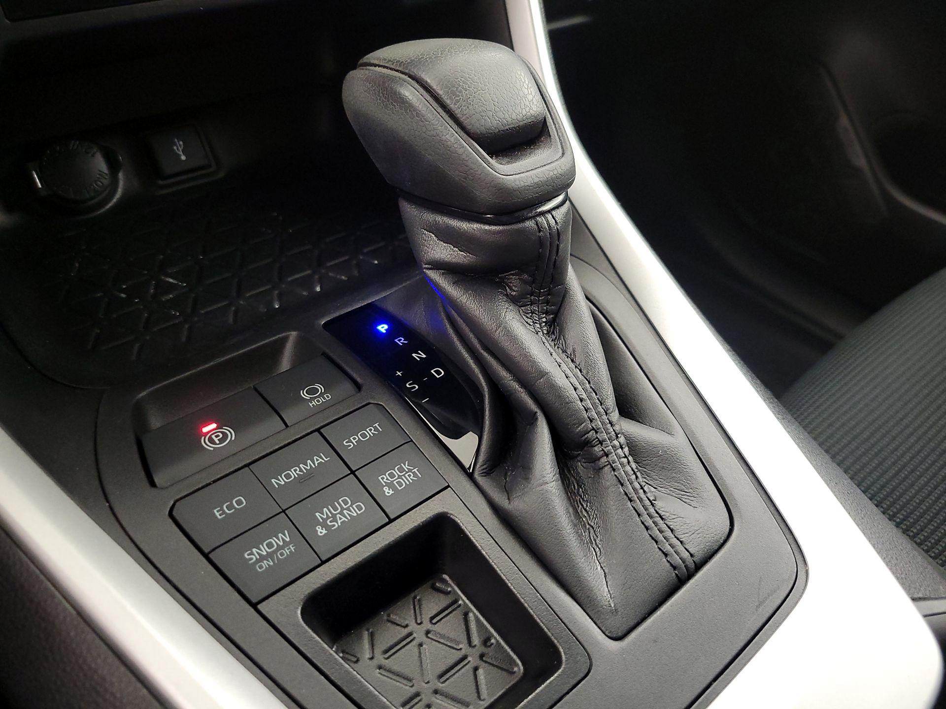 Thumbnail: 2022 Toyota RAV4 - 17