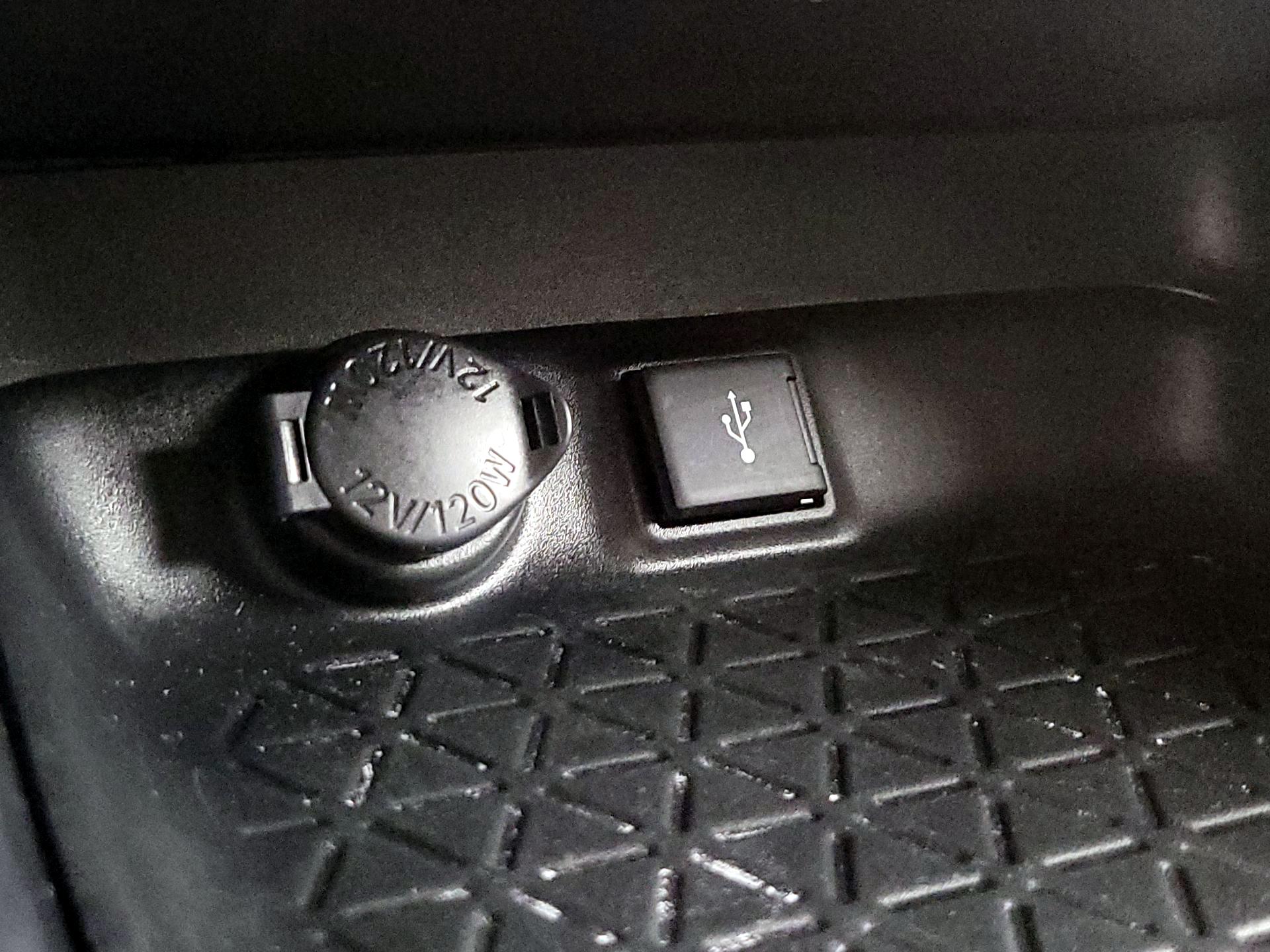 Thumbnail: 2022 Toyota RAV4 - 18