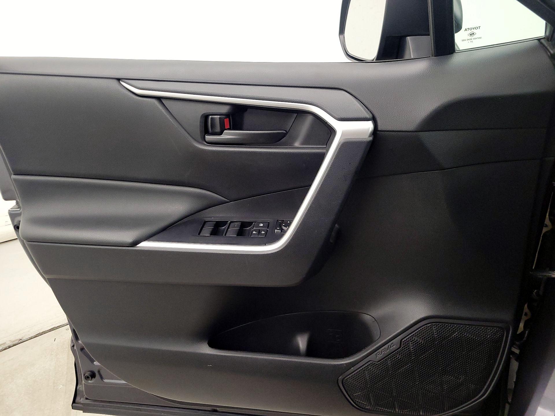 Thumbnail: 2022 Toyota RAV4 - 12