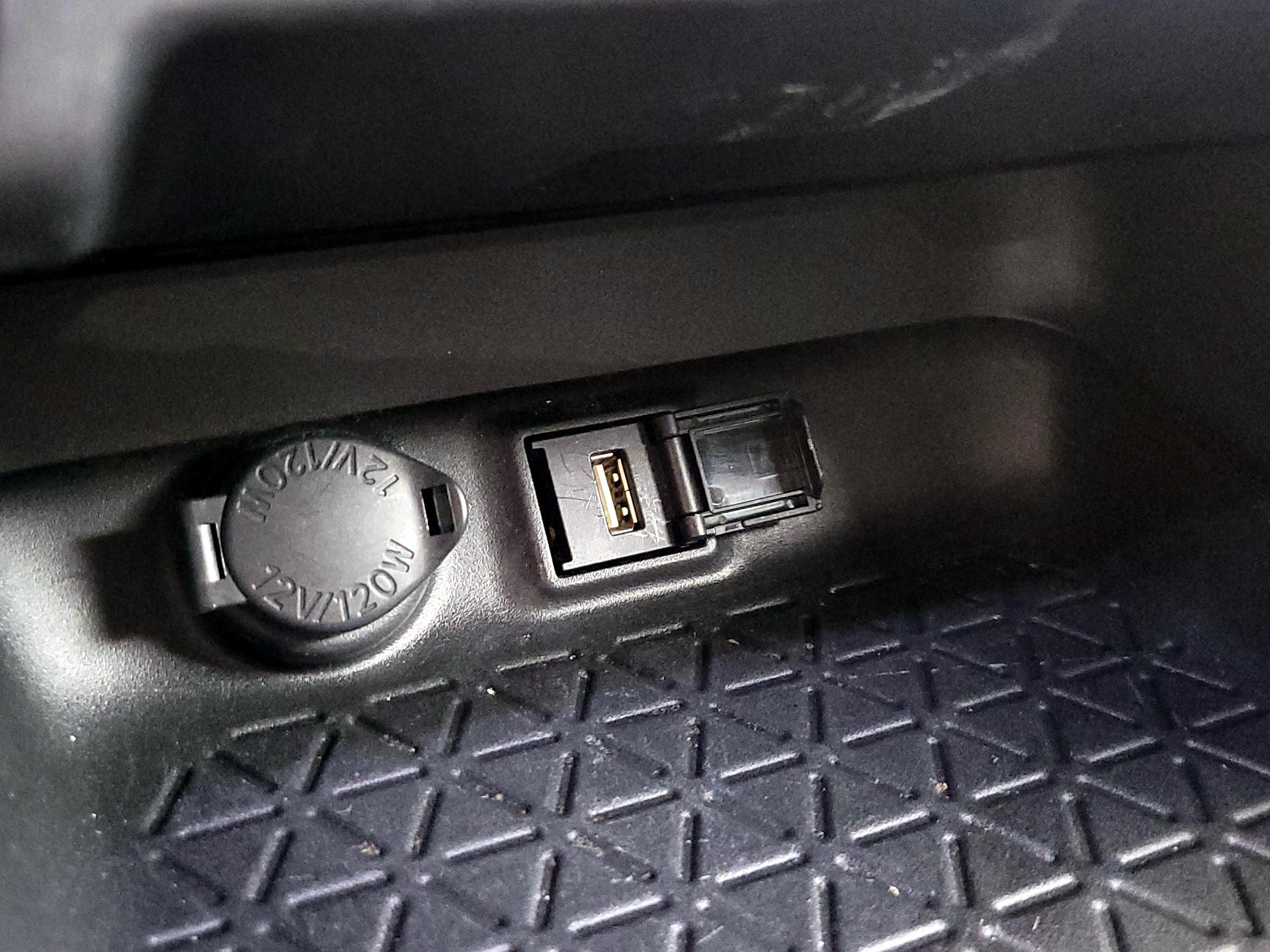 Thumbnail: 2022 Toyota RAV4 - 18