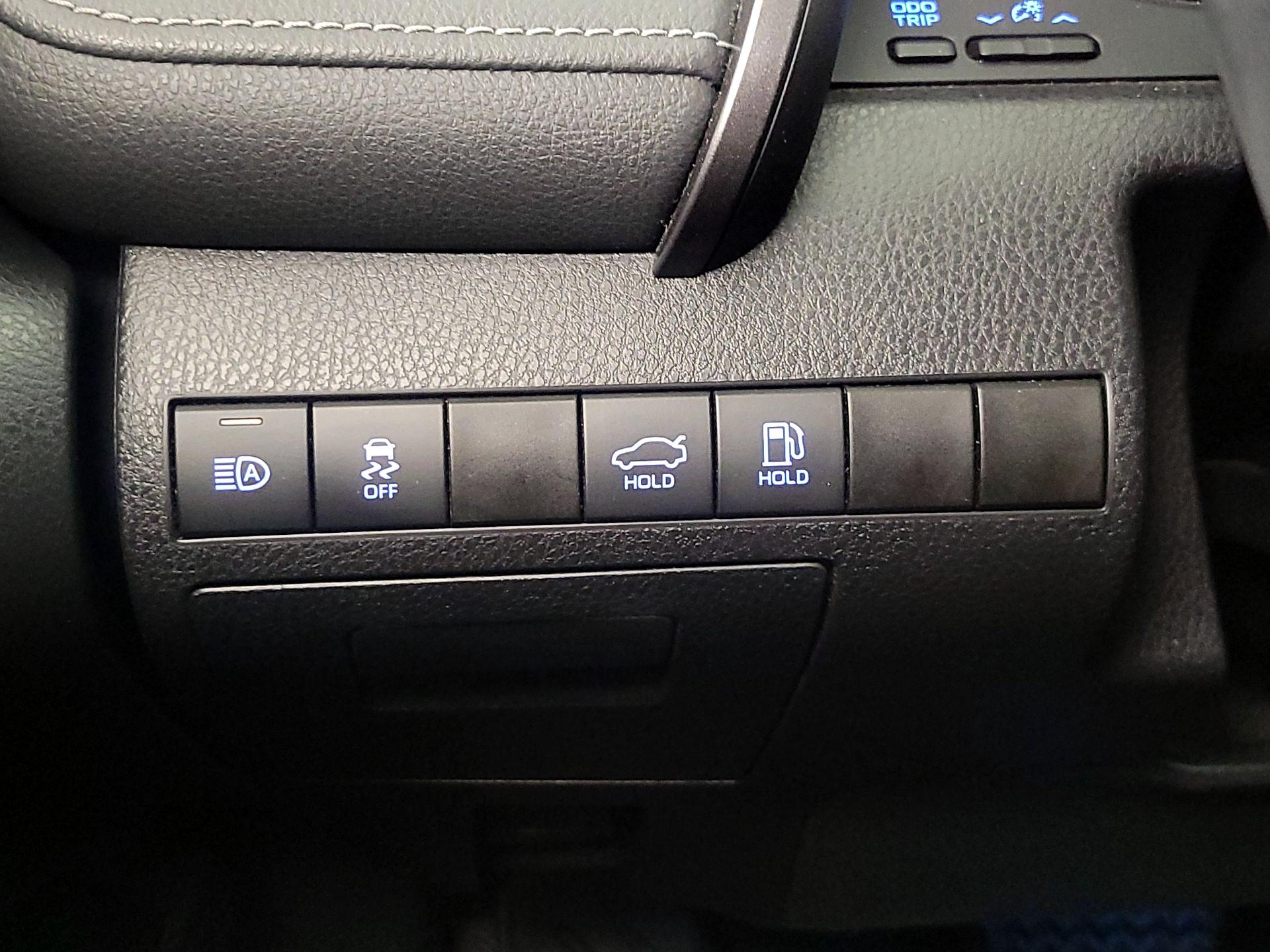 Thumbnail: 2019 Toyota Camry - 13