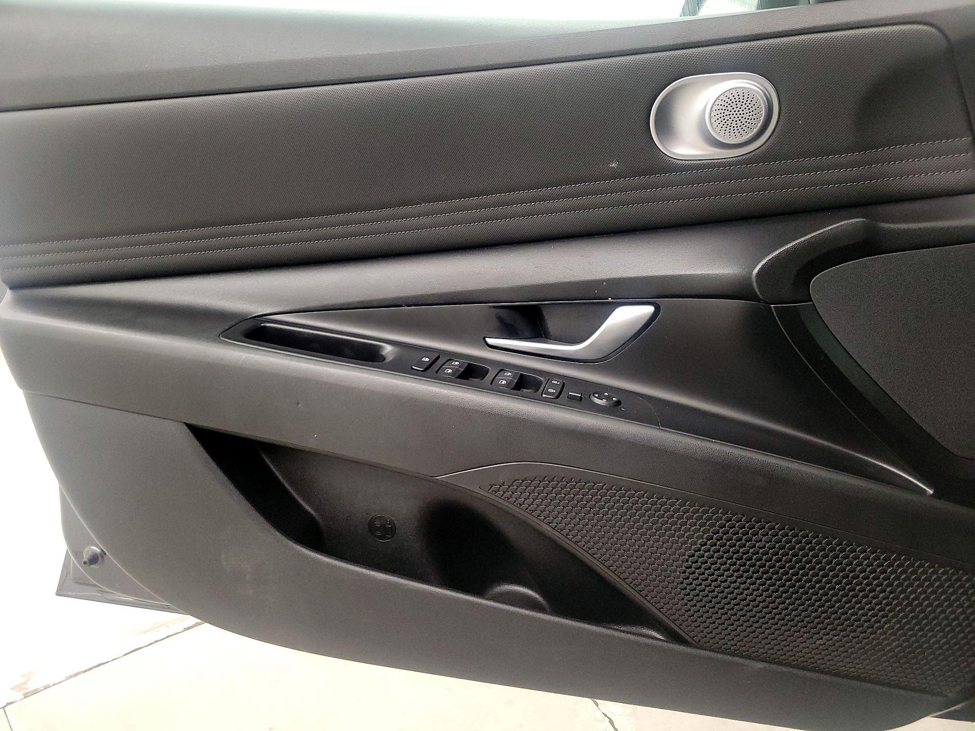 Thumbnail: 2021 Hyundai Elantra - 12