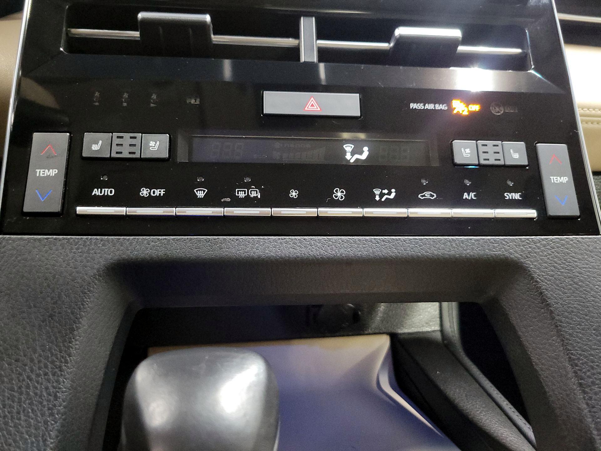 Thumbnail: 2019 Toyota Avalon - 17