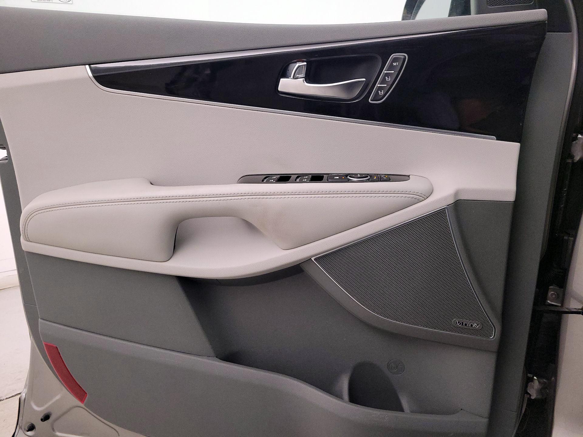 Thumbnail: 2017 Kia Sorento - 12