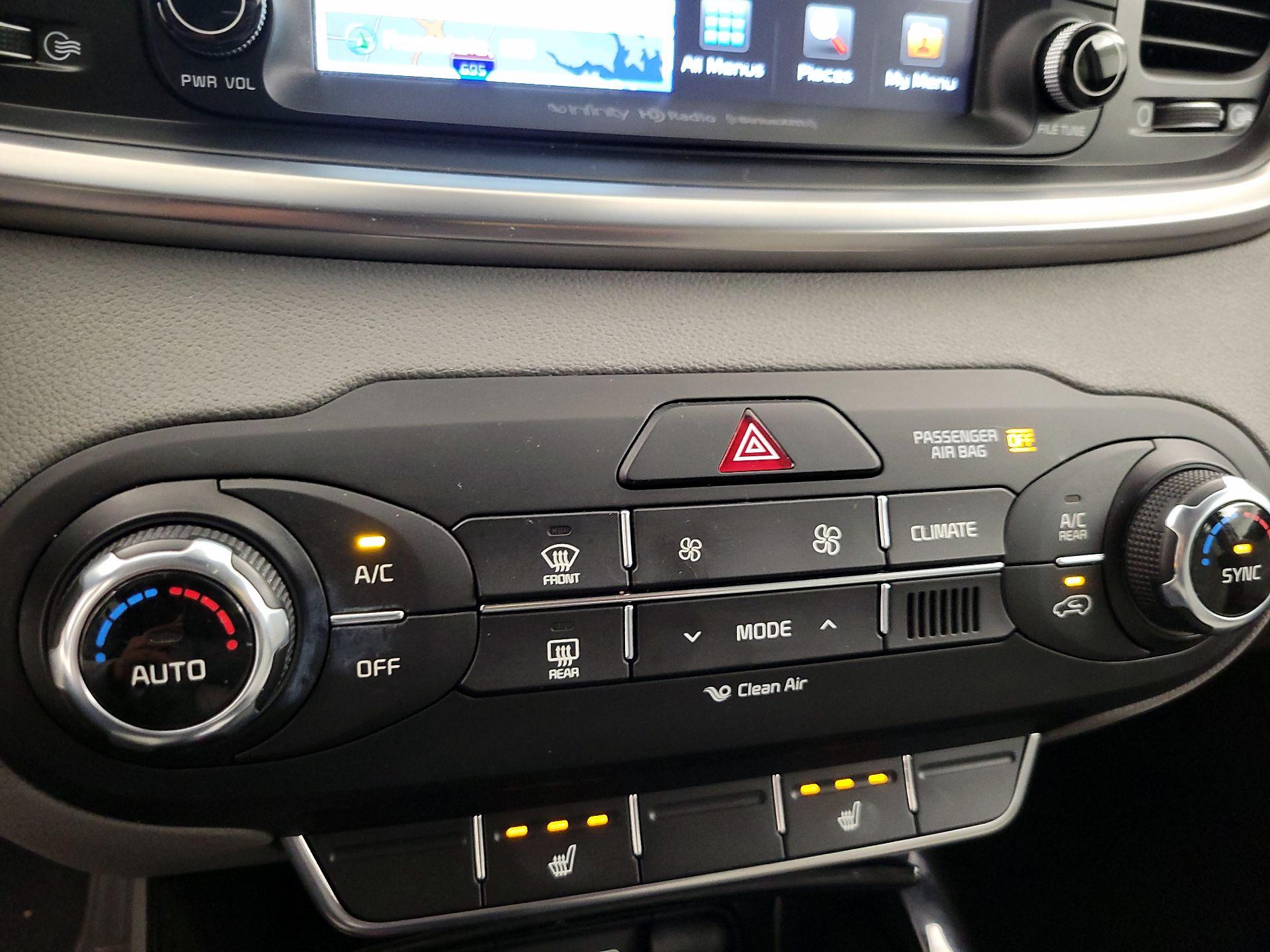 Thumbnail: 2017 Kia Sorento - 17