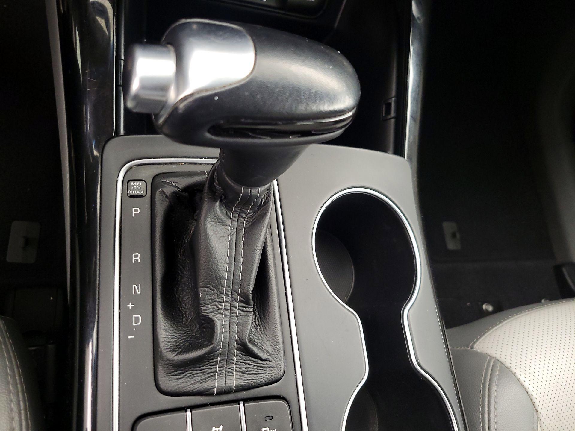 Thumbnail: 2017 Kia Sorento - 18