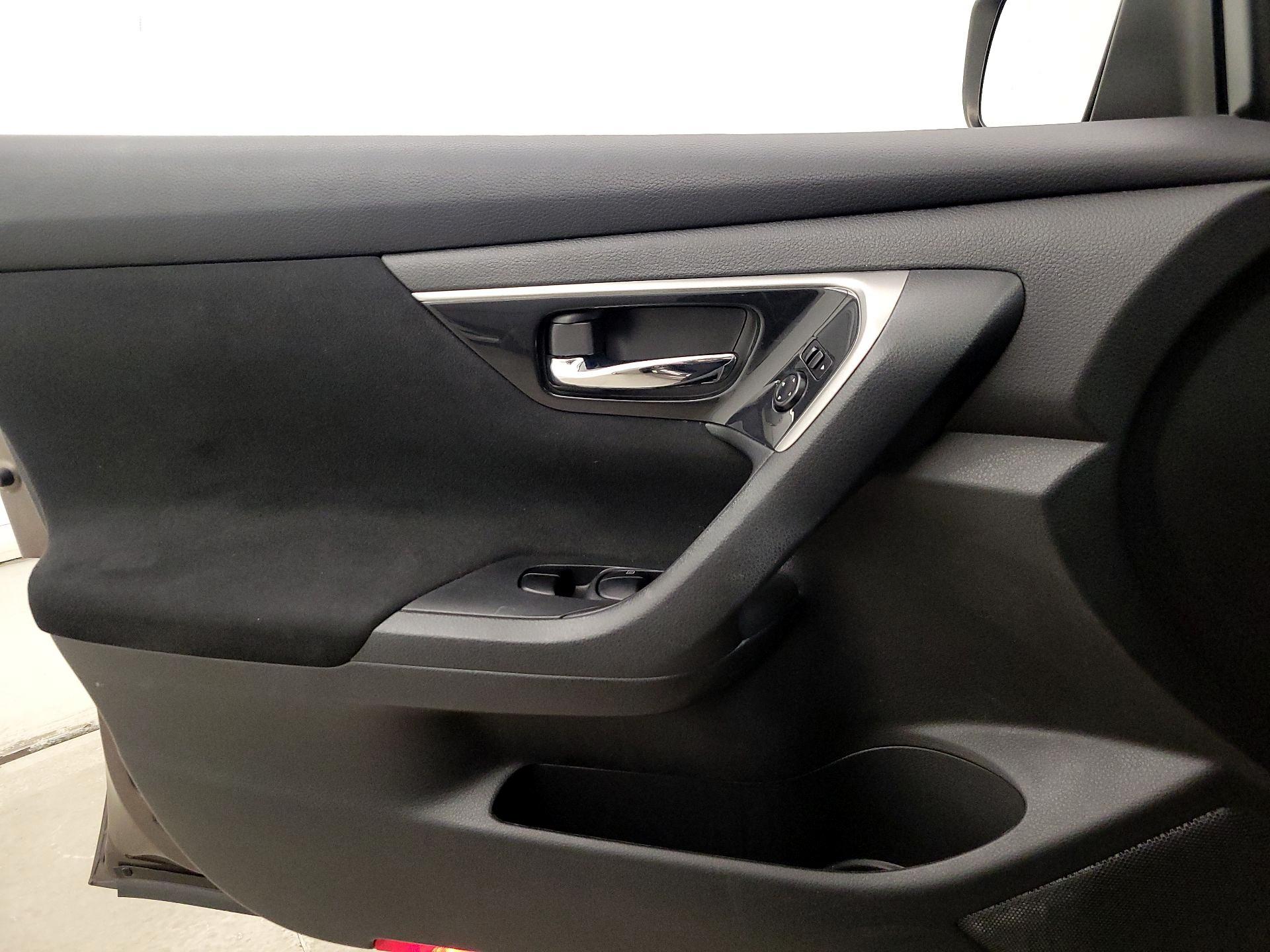 Thumbnail: 2014 Nissan Altima - 12