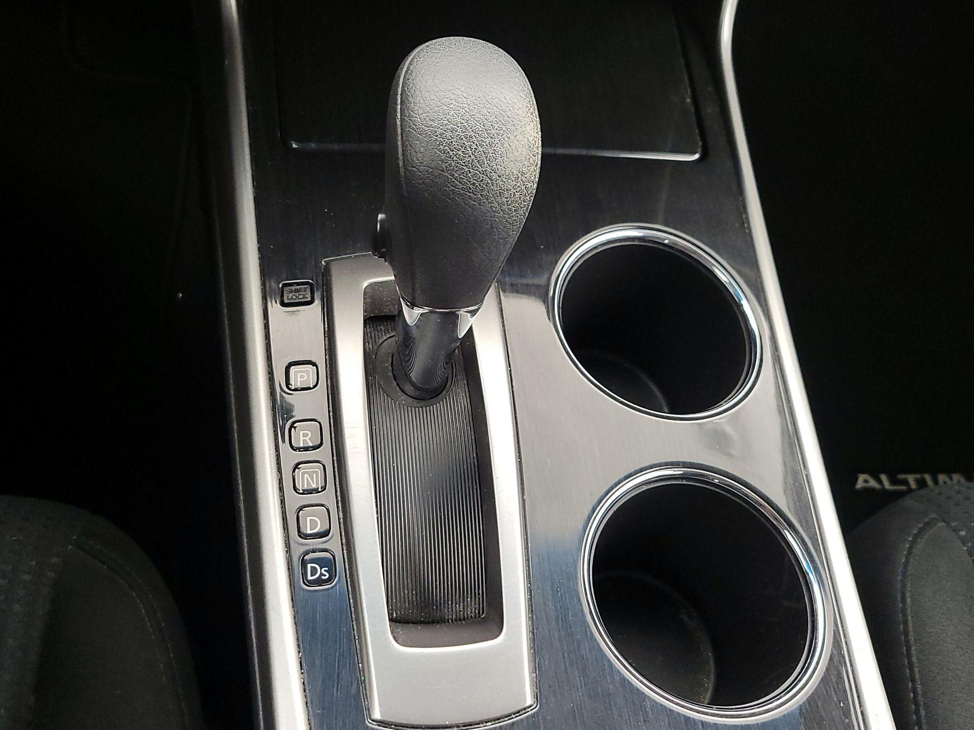 Thumbnail: 2014 Nissan Altima - 16