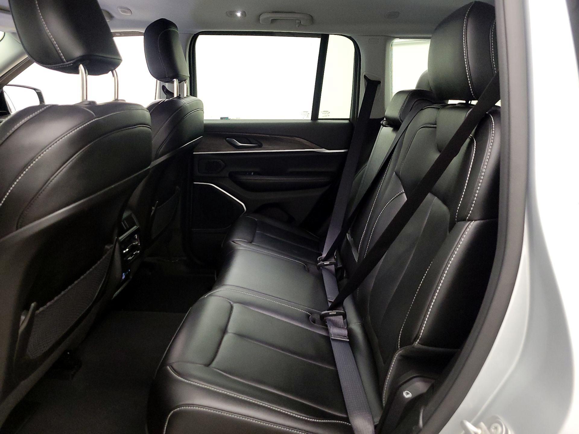 Thumbnail: 2023 Jeep Grand Cherokee - 20