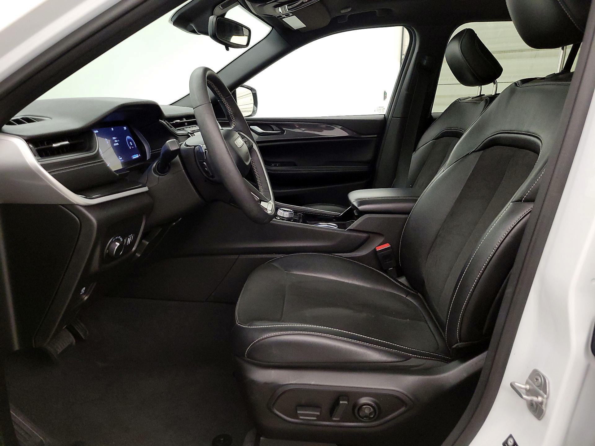 Thumbnail: 2023 Jeep Grand Cherokee - 11