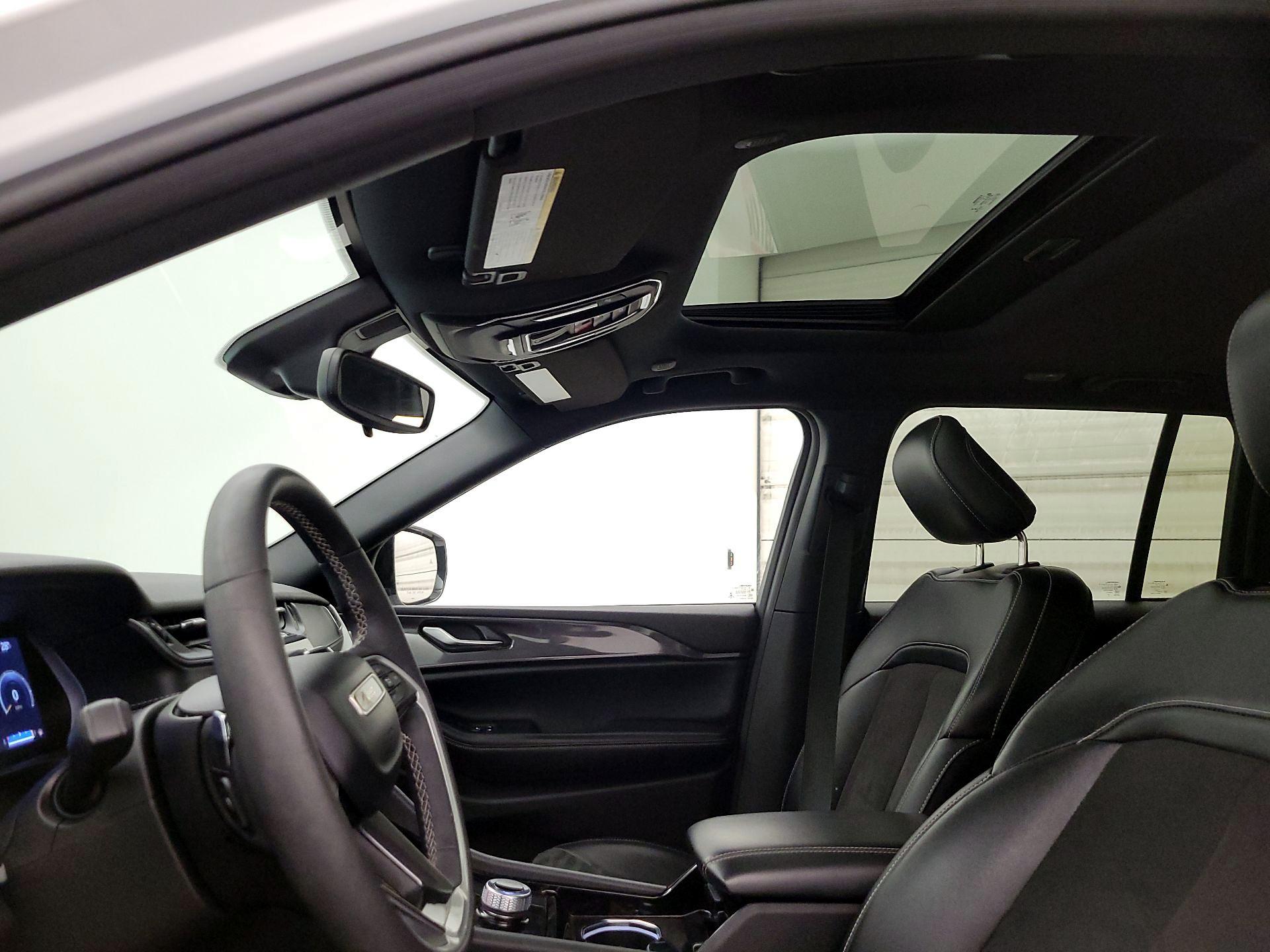 Thumbnail: 2023 Jeep Grand Cherokee - 19