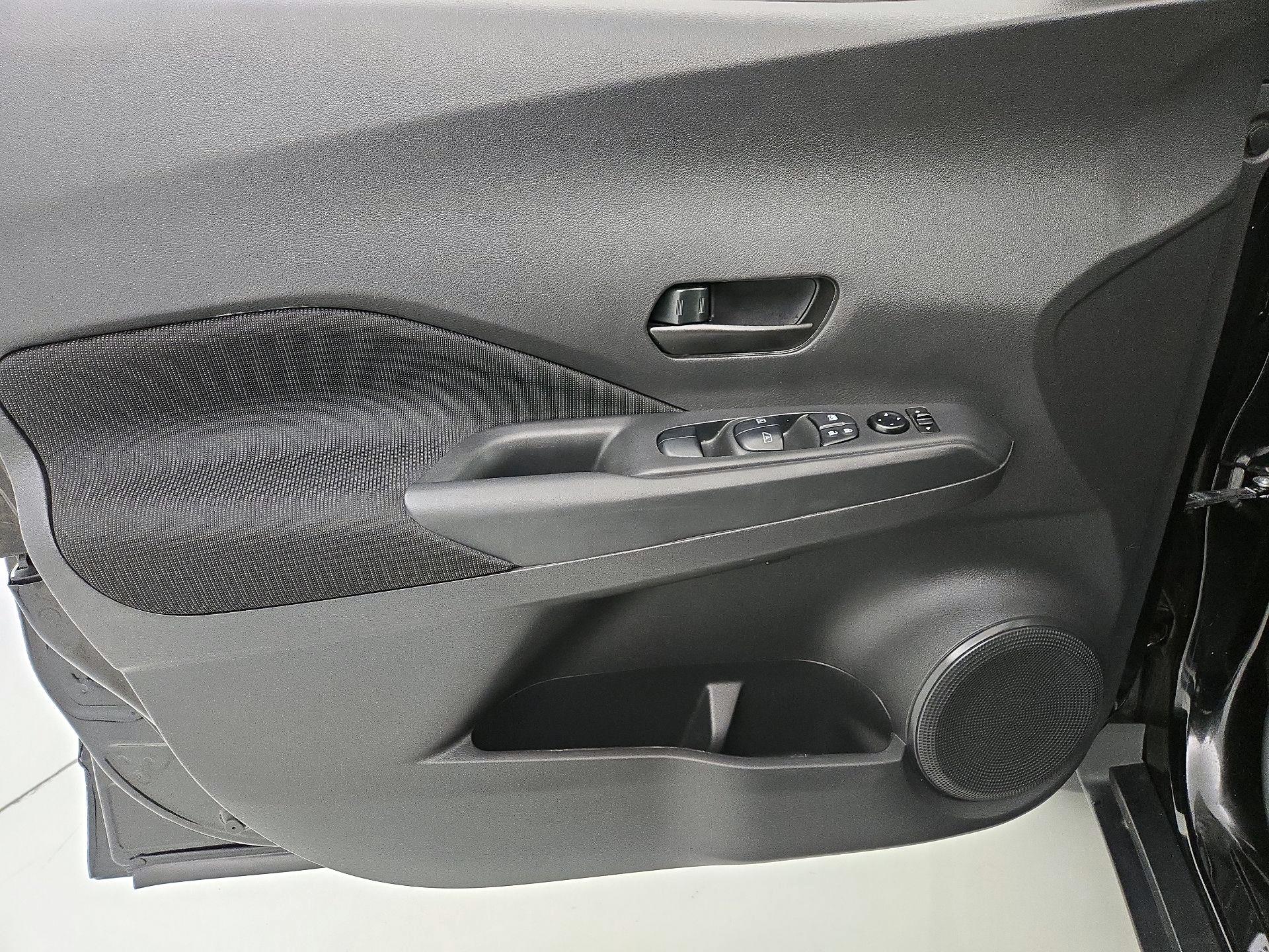 Thumbnail: 2023 Nissan Kicks - 12