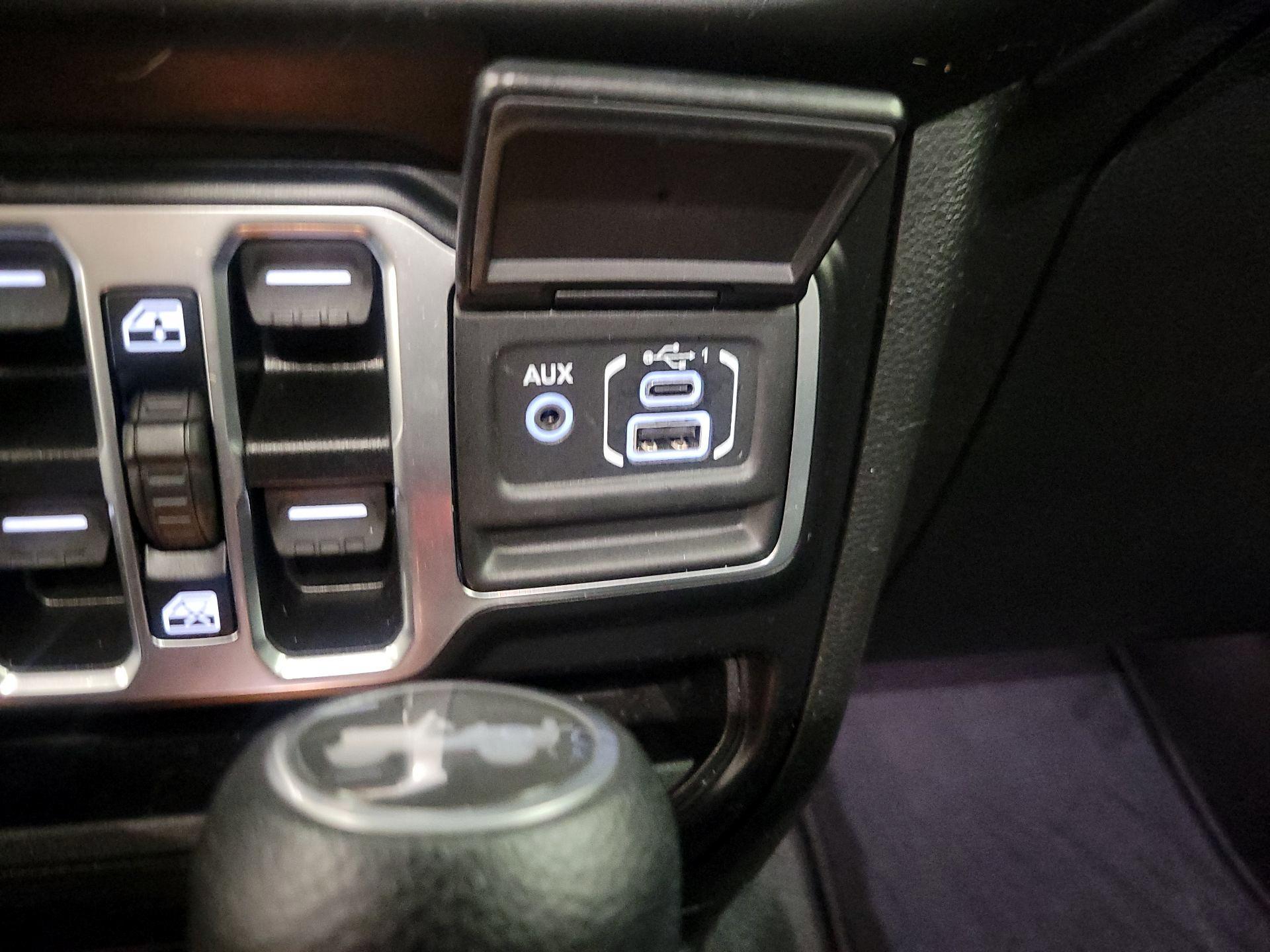 Thumbnail: 2021 Jeep Wrangler - 19