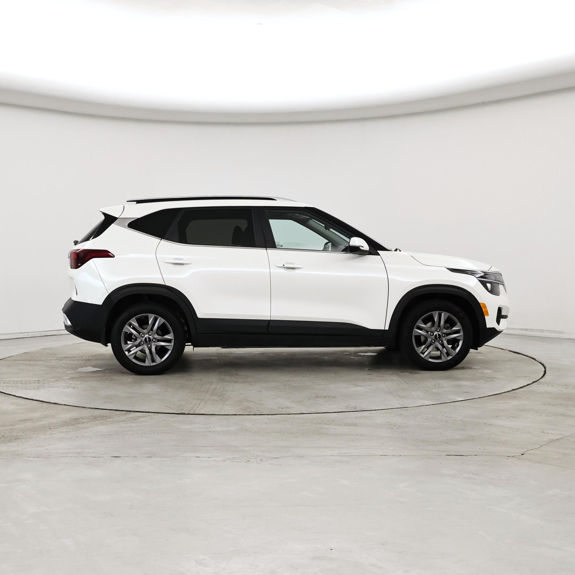 Thumbnail: 2023 Kia Seltos - 7