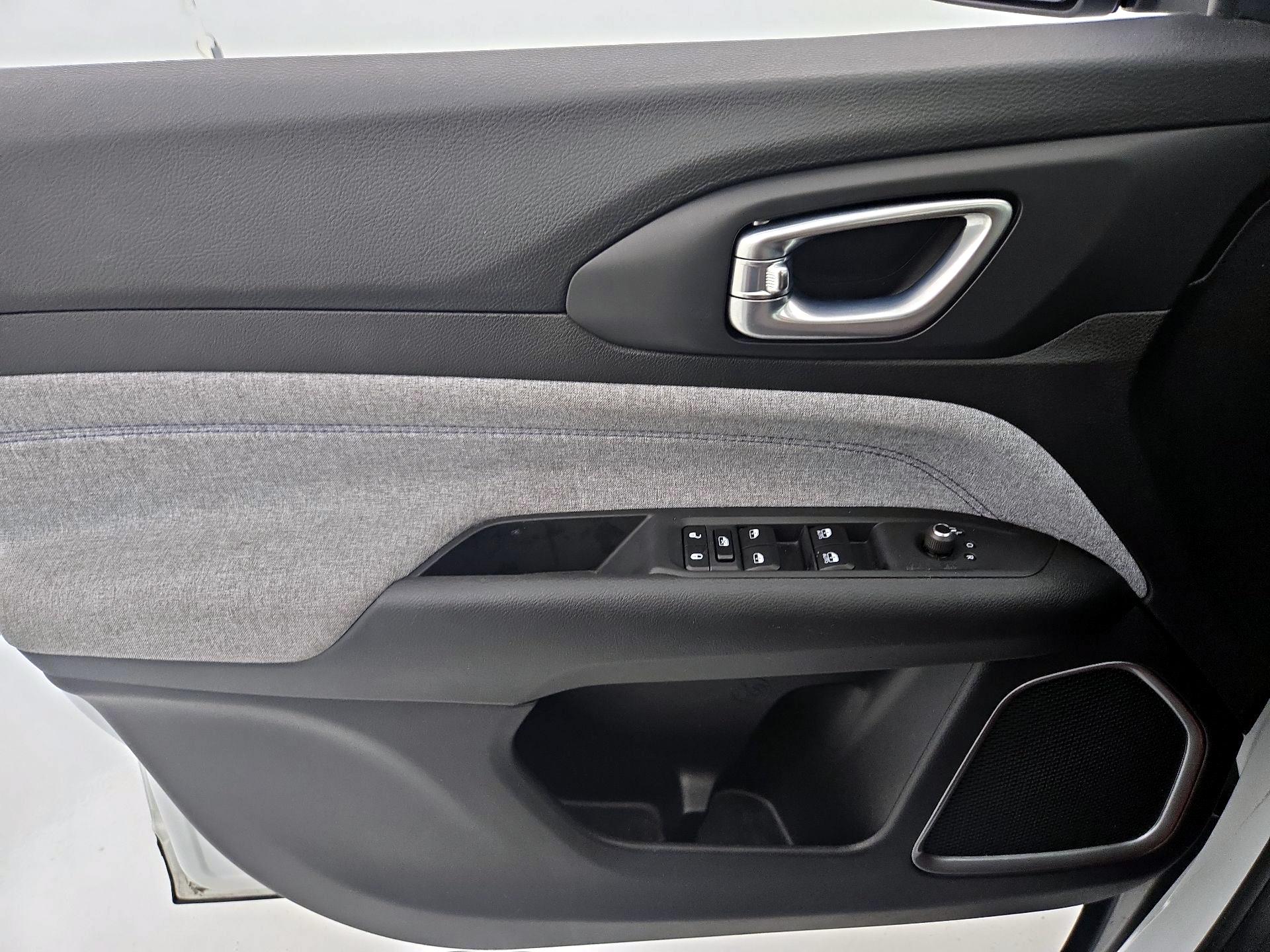 Thumbnail: 2023 Jeep Compass - 12