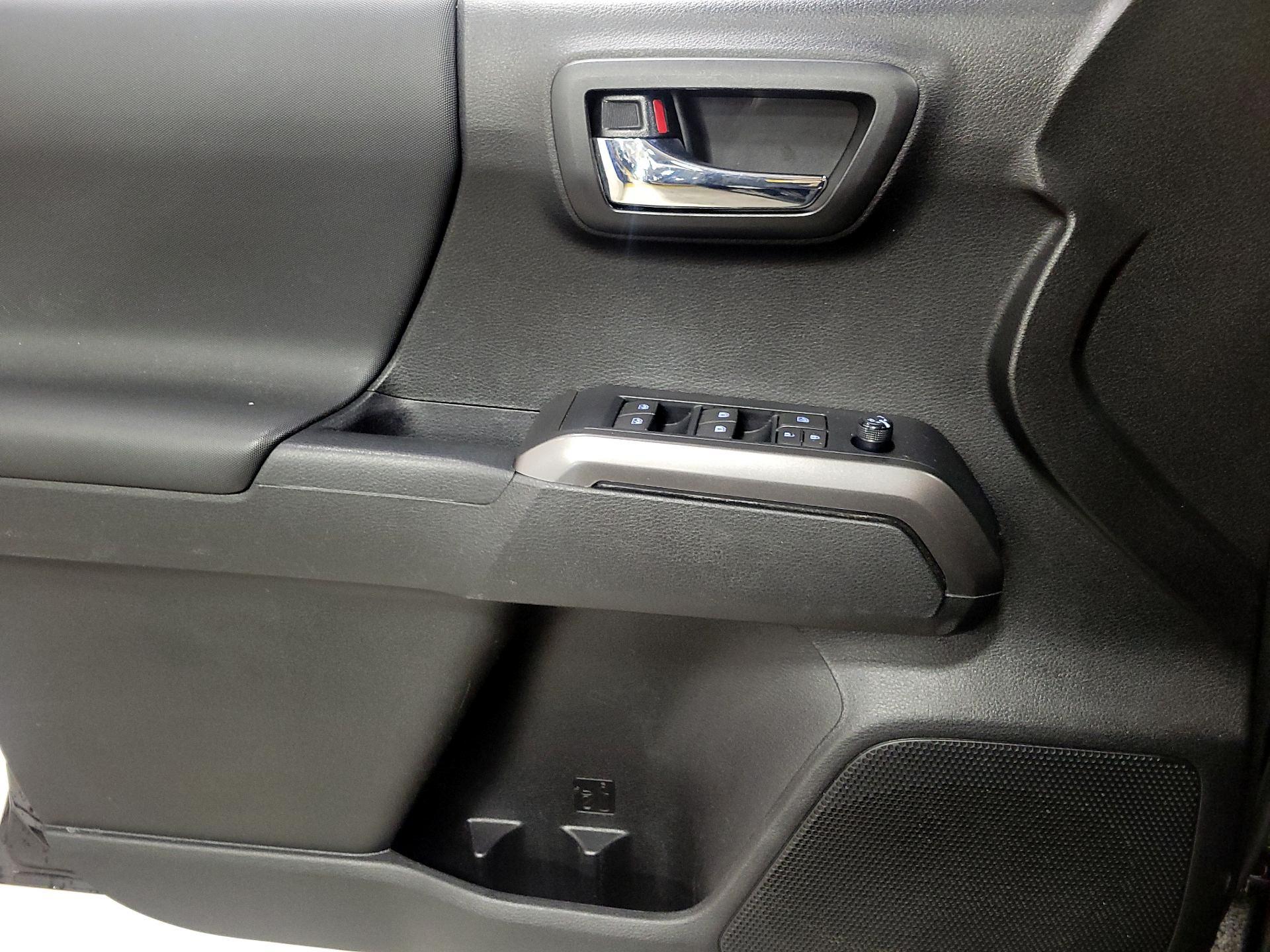 Thumbnail: 2022 Toyota Tacoma - 12