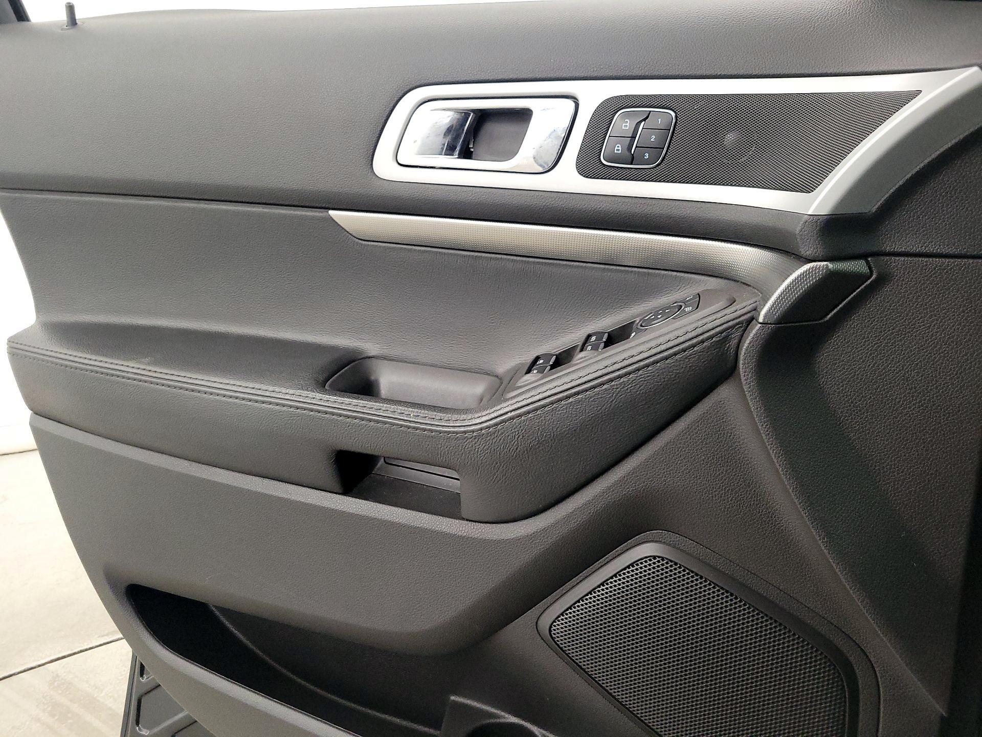 Thumbnail: 2015 Ford Explorer - 12