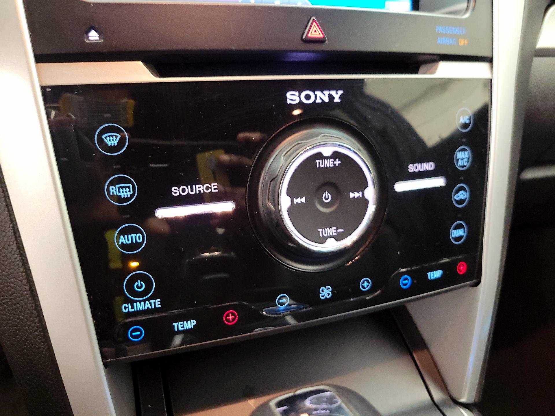 Thumbnail: 2015 Ford Explorer - 17