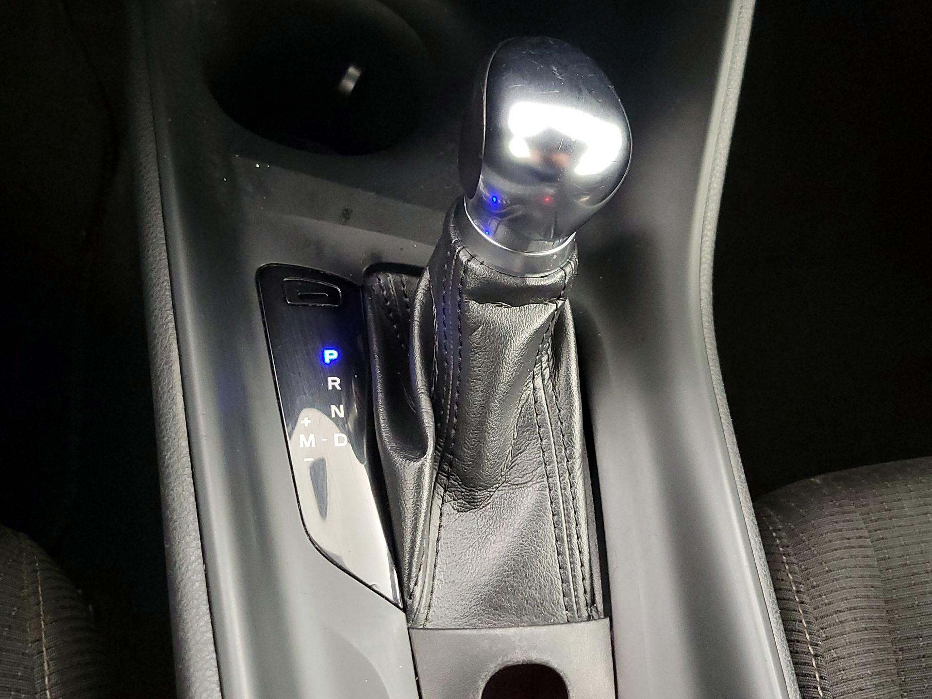 Thumbnail: 2018 Toyota C-HR - 17