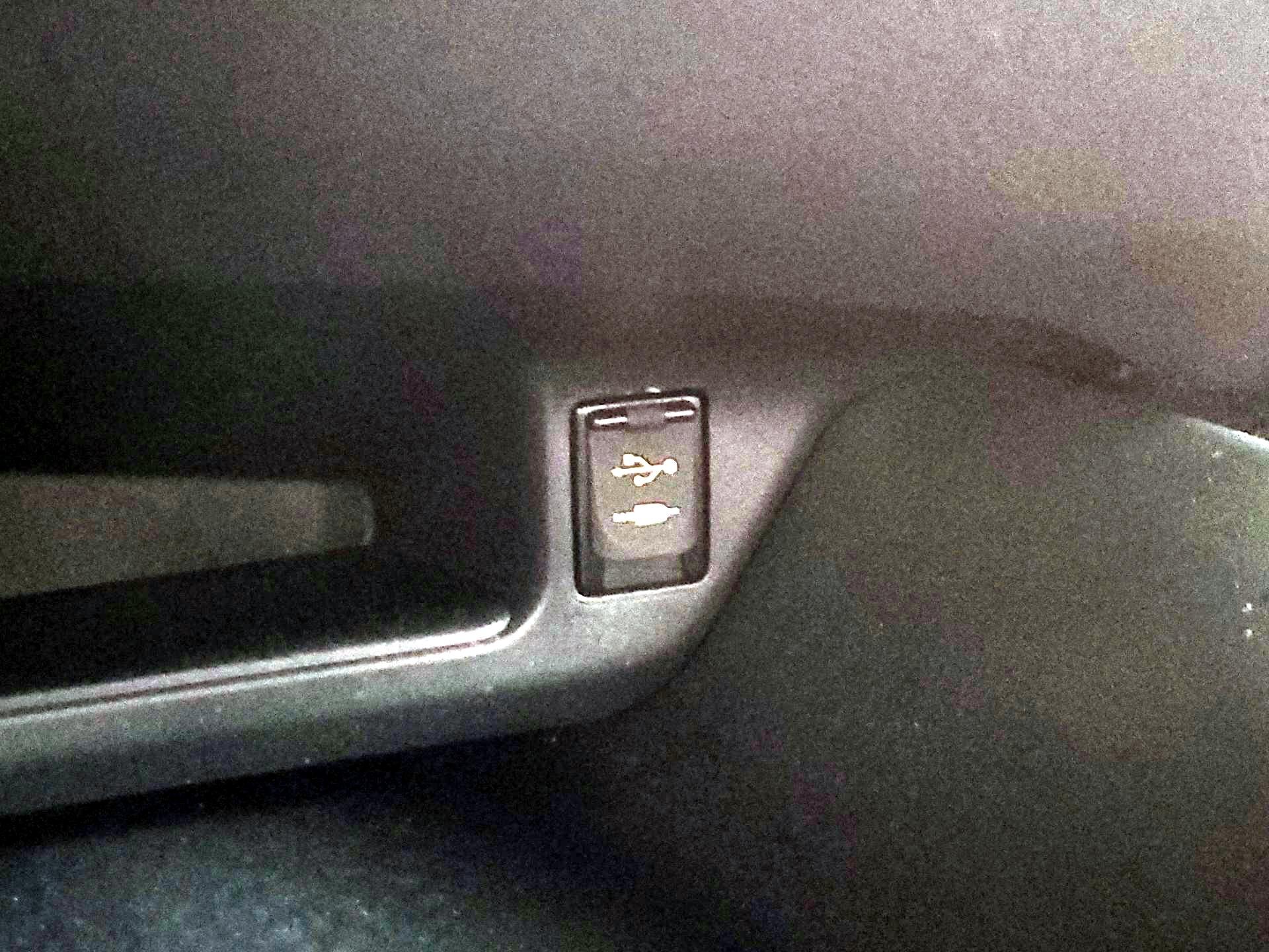 Thumbnail: 2018 Toyota C-HR - 18