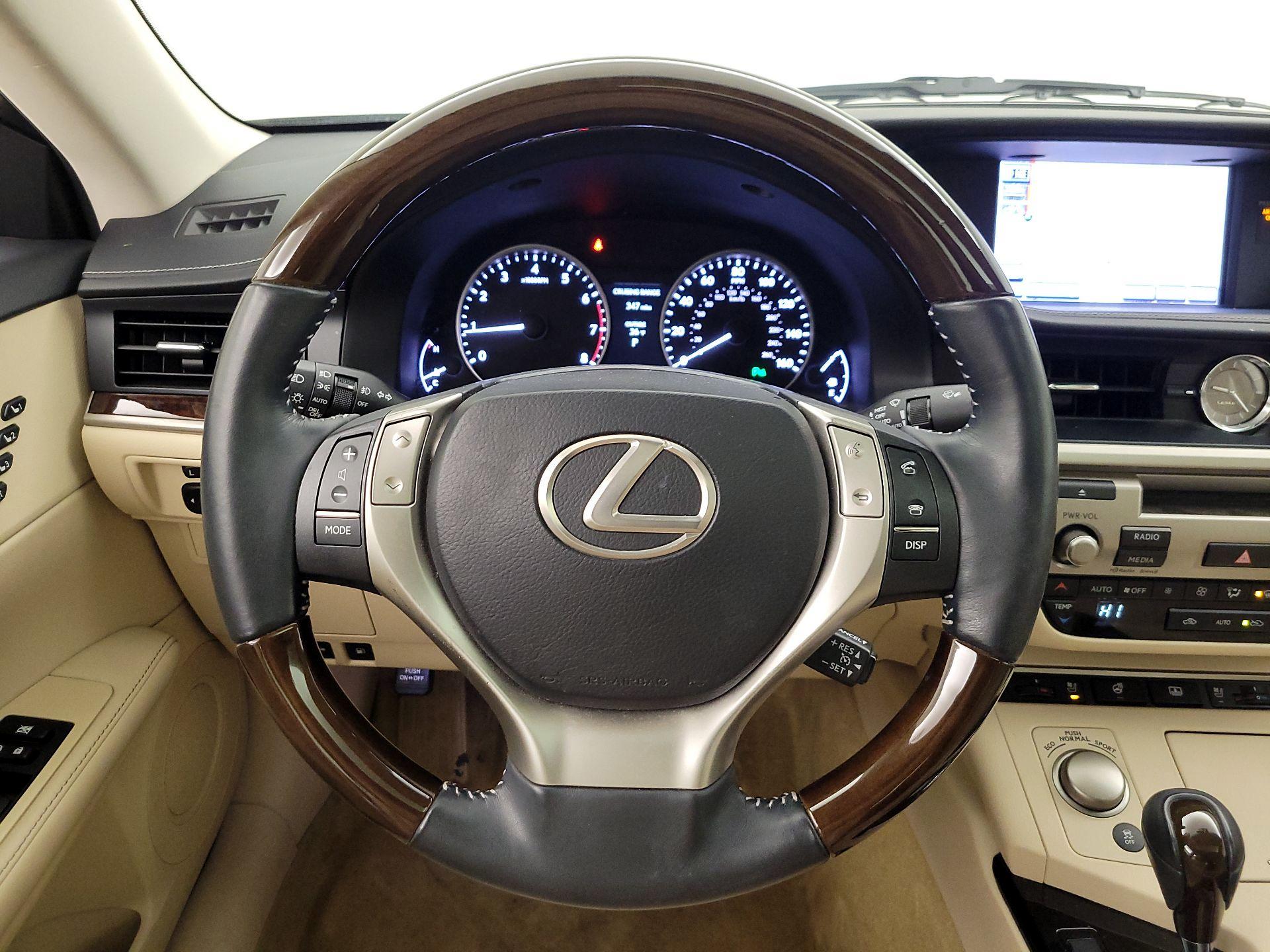 Thumbnail: 2014 Lexus ES - 10