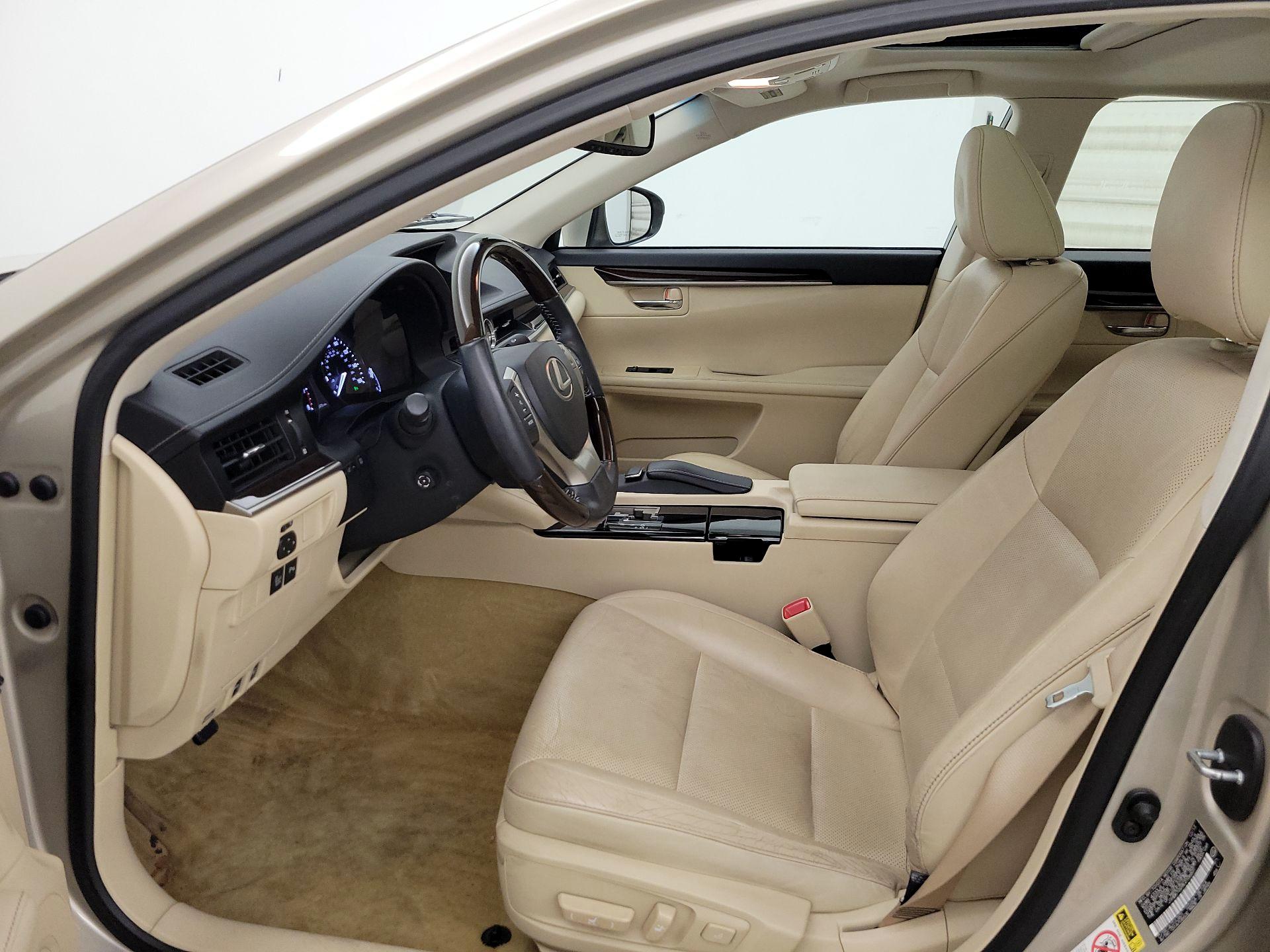 Thumbnail: 2014 Lexus ES - 11