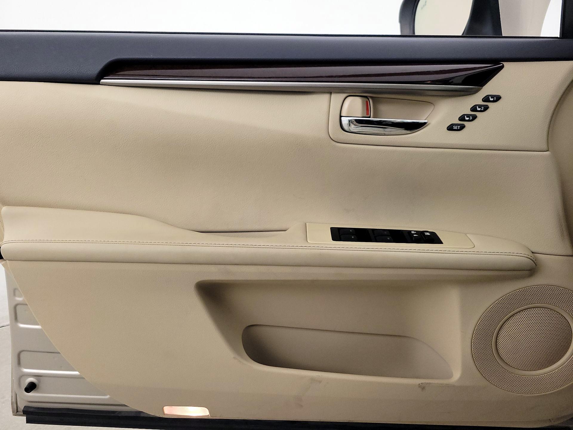 Thumbnail: 2014 Lexus ES - 12