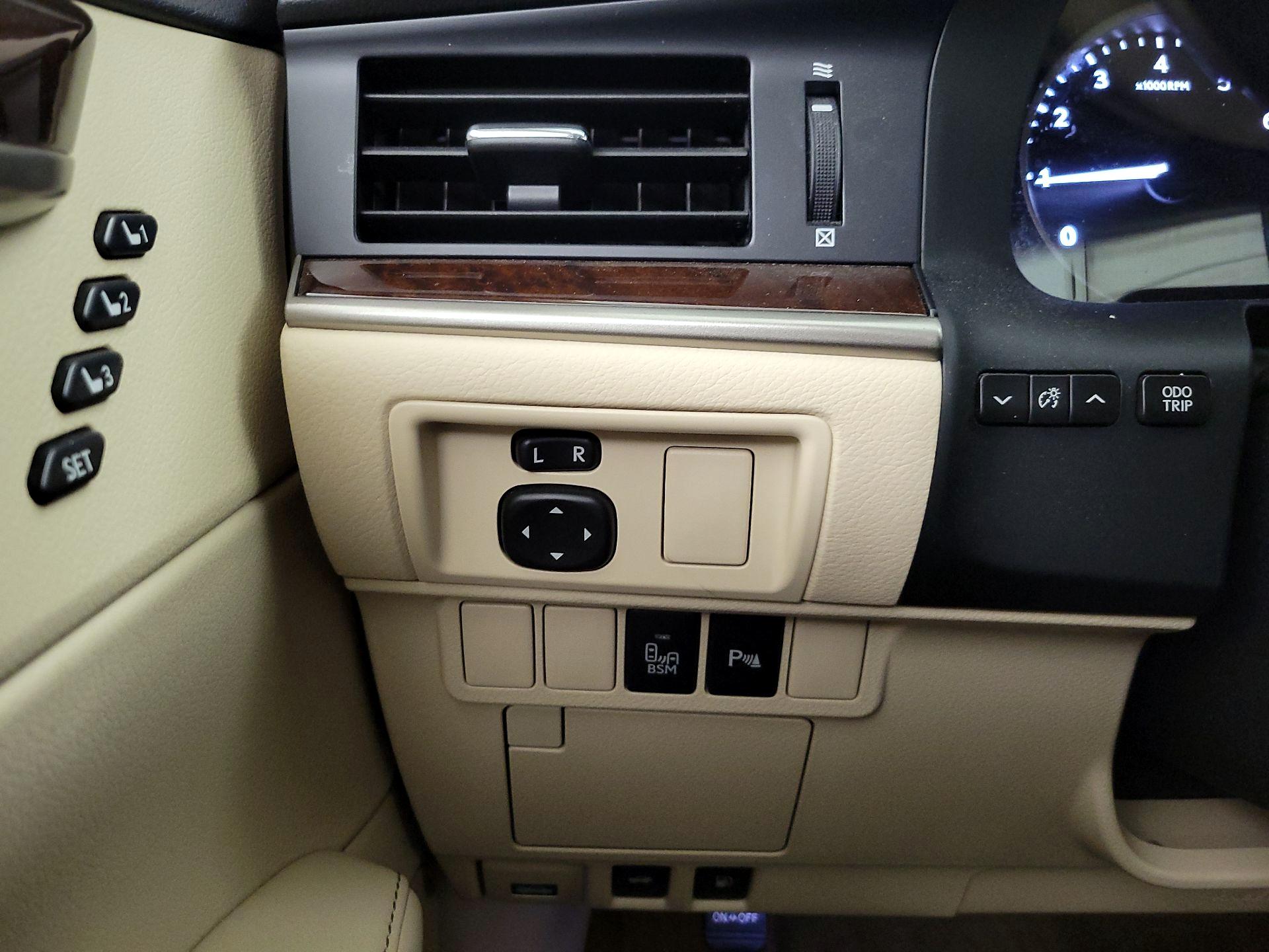 Thumbnail: 2014 Lexus ES - 13