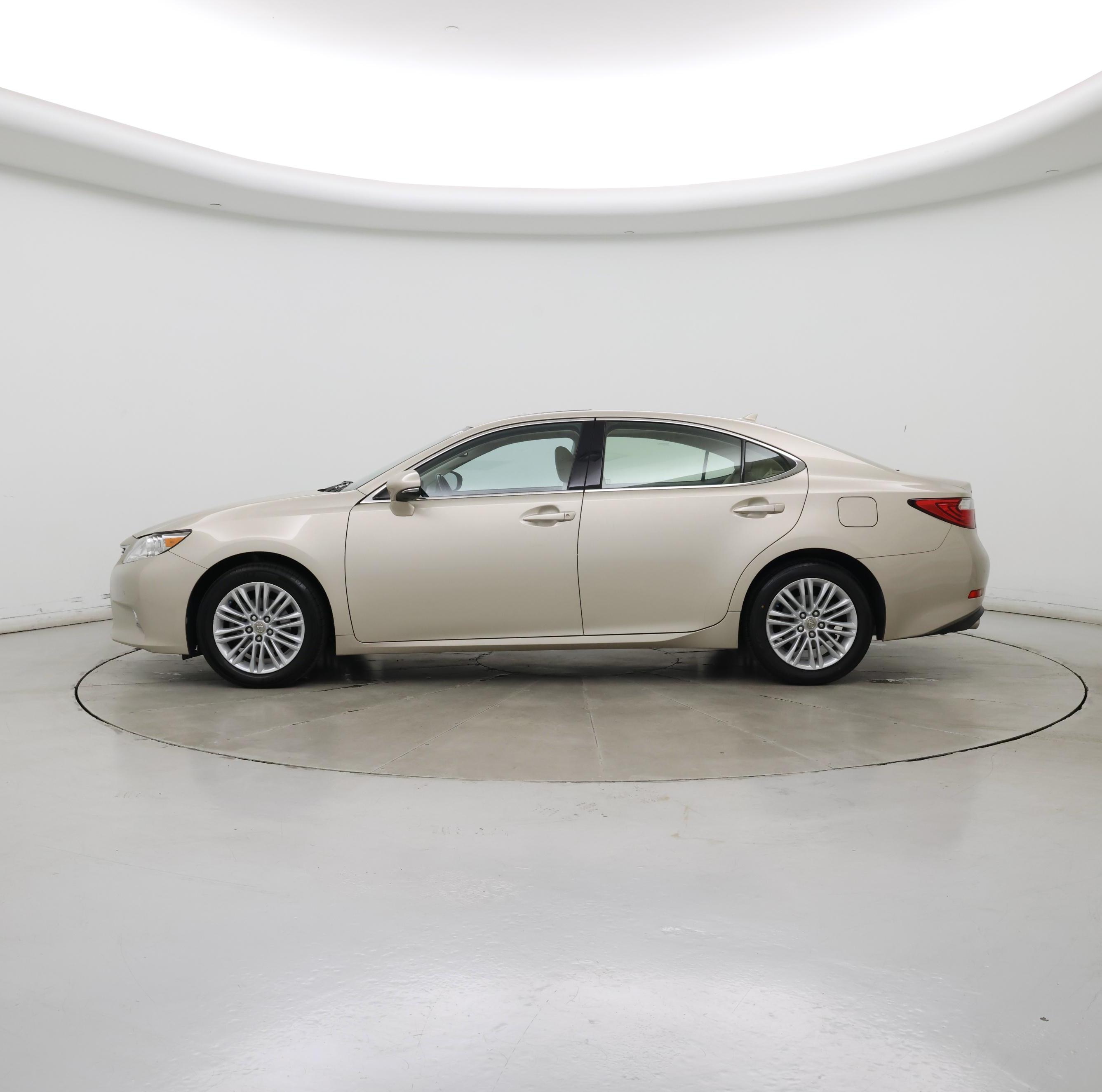 Thumbnail: 2014 Lexus ES - 3