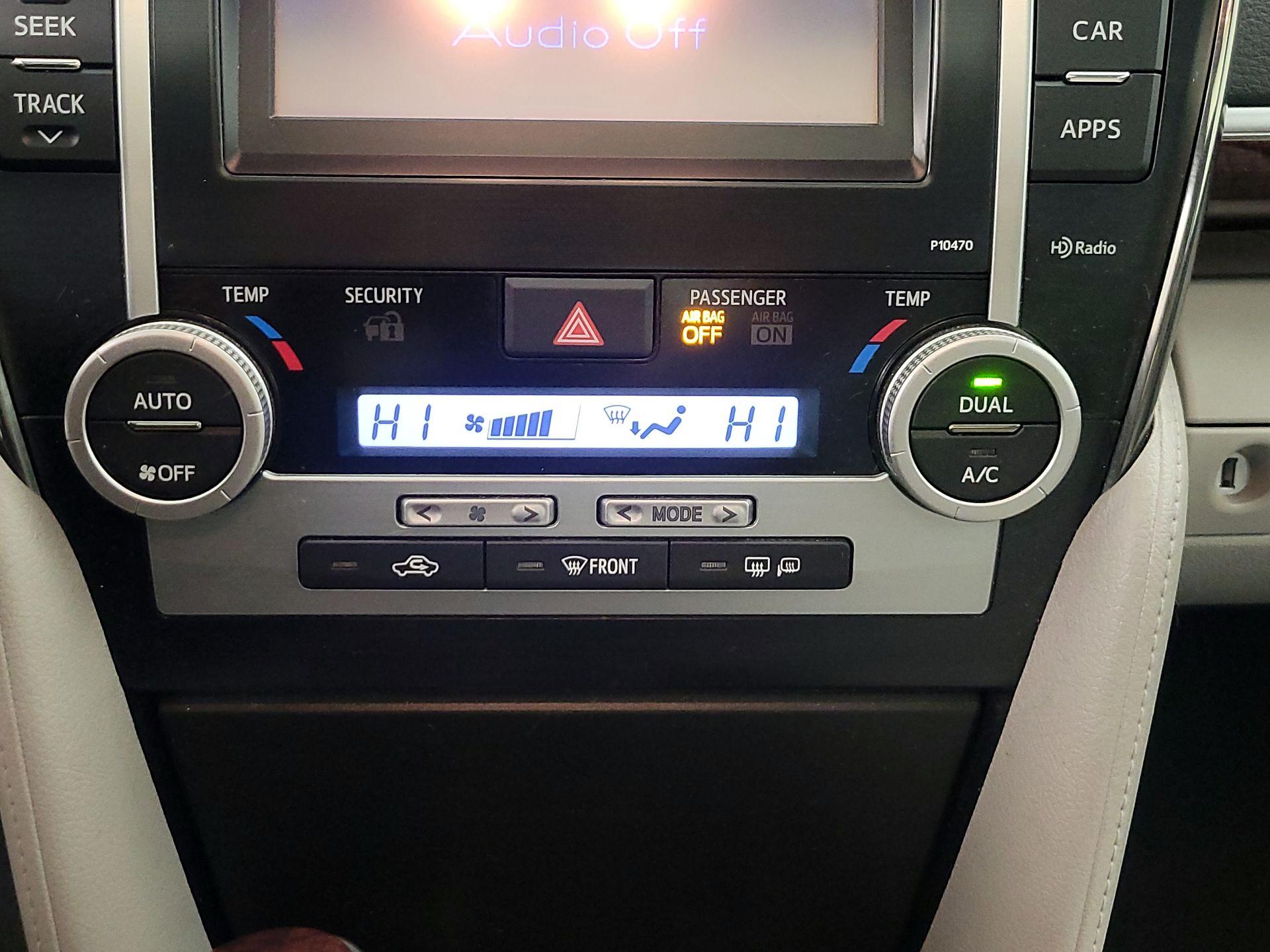 Thumbnail: 2014 Toyota Camry - 16