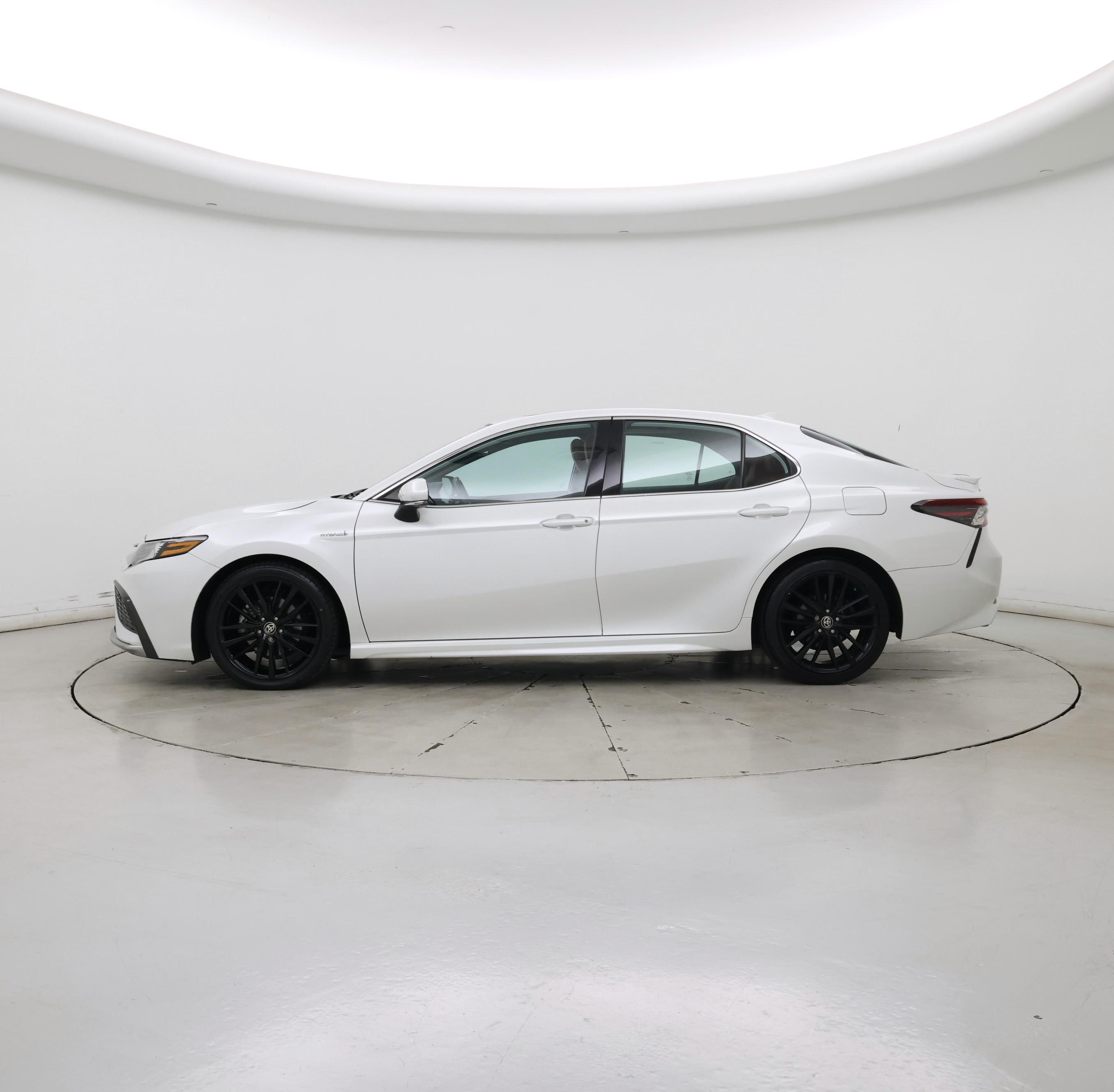 Thumbnail: 2021 Toyota Camry - 3