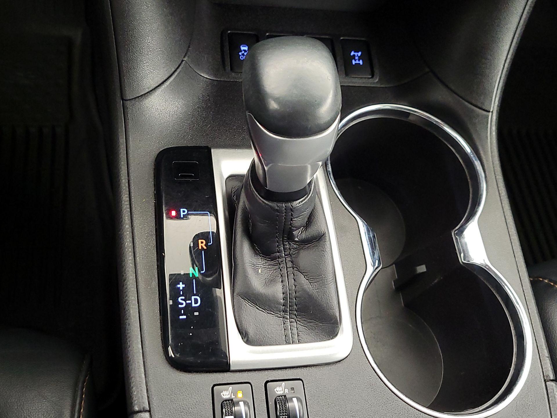 Thumbnail: 2018 Toyota Highlander - 17