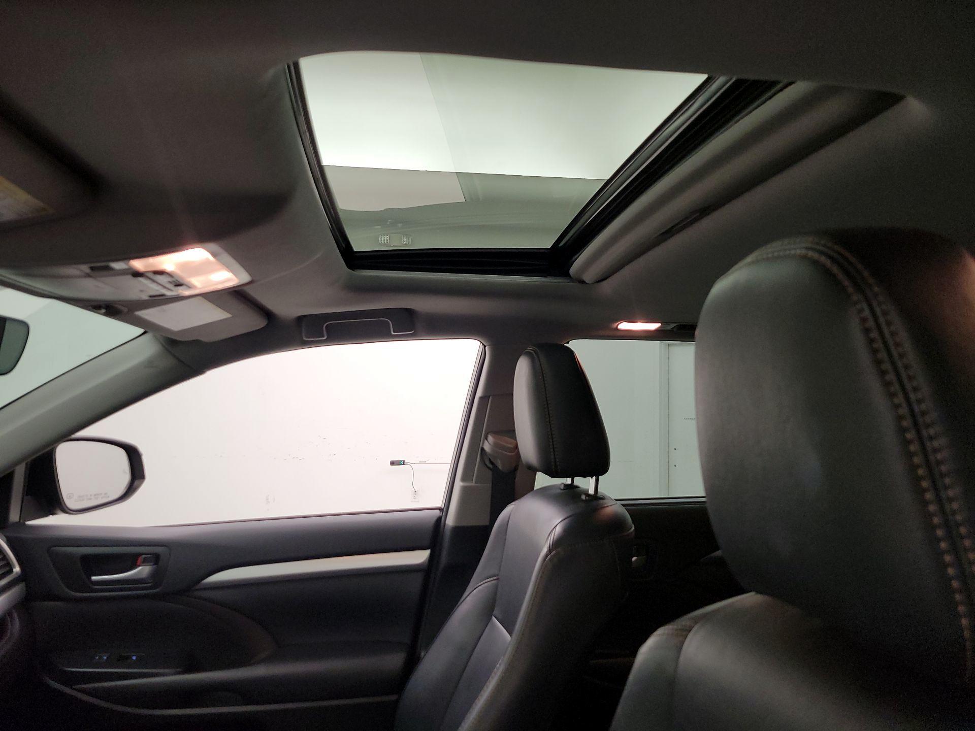 Thumbnail: 2018 Toyota Highlander - 19