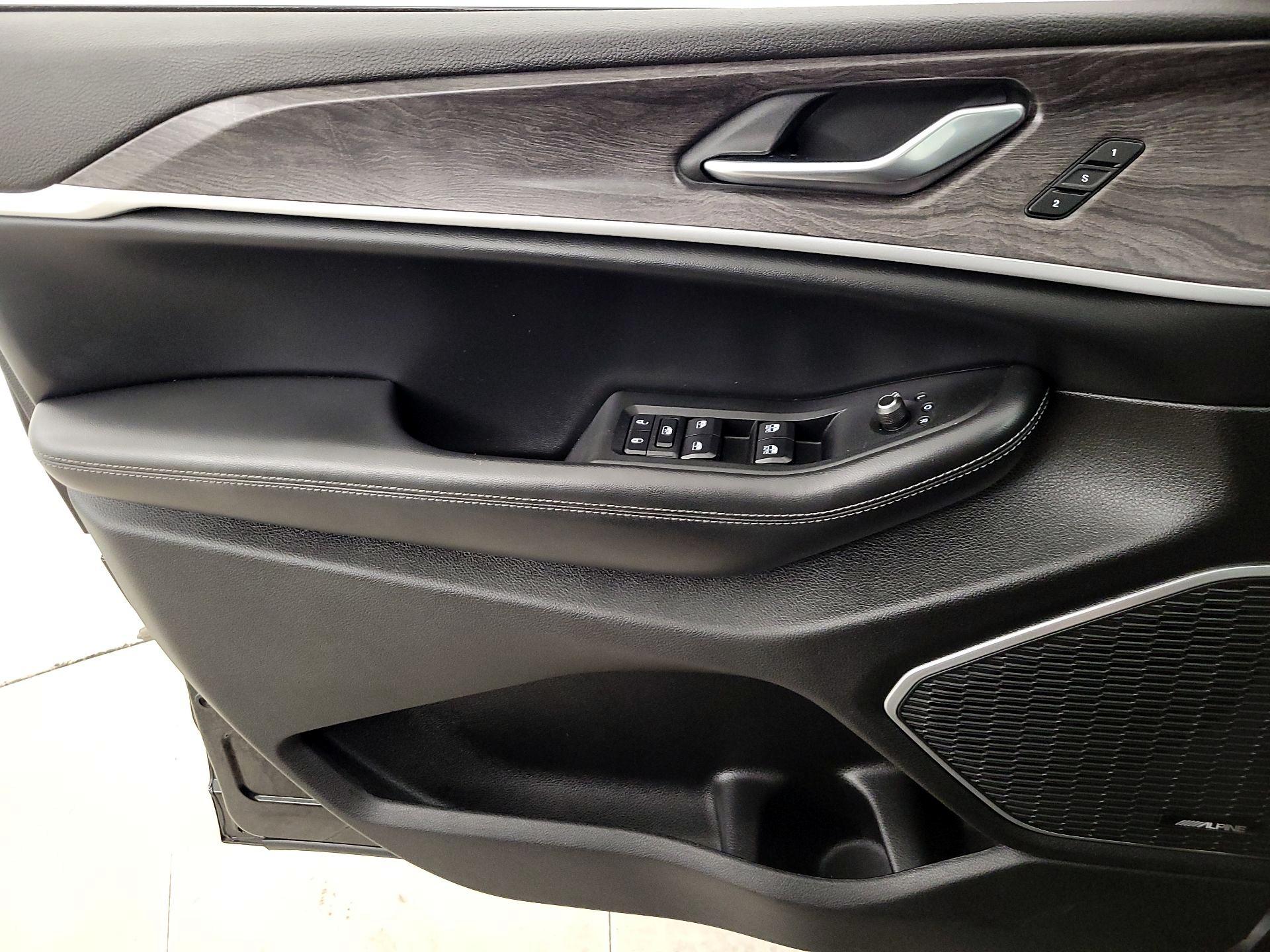 Thumbnail: 2022 Jeep Grand Cherokee - 12