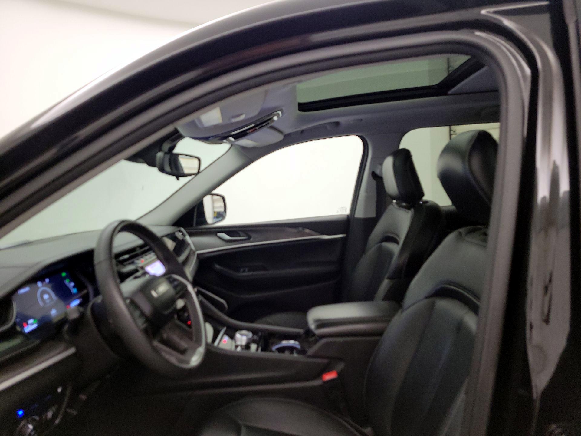 Thumbnail: 2022 Jeep Grand Cherokee - 20