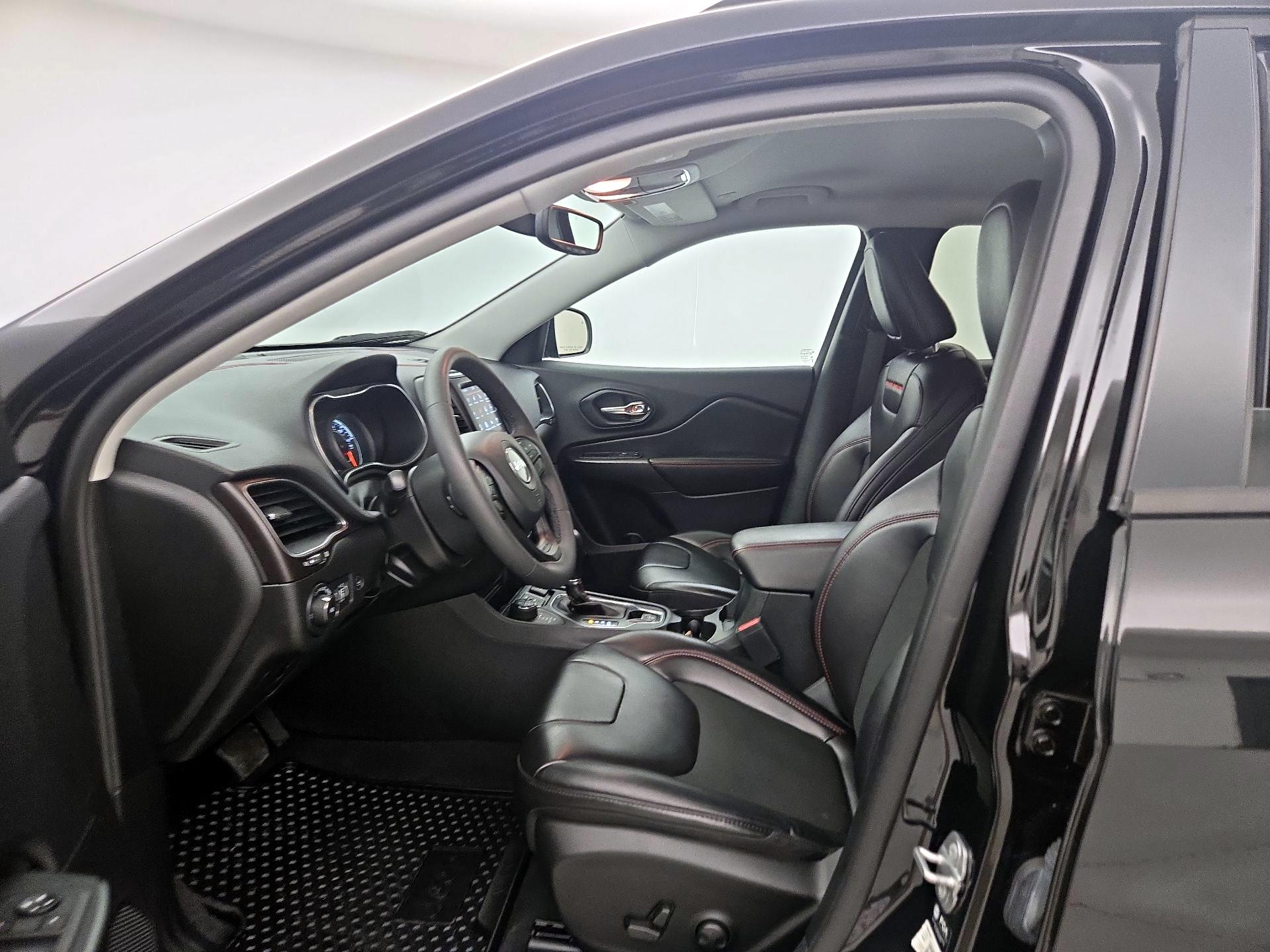 Thumbnail: 2022 Jeep Cherokee - 11