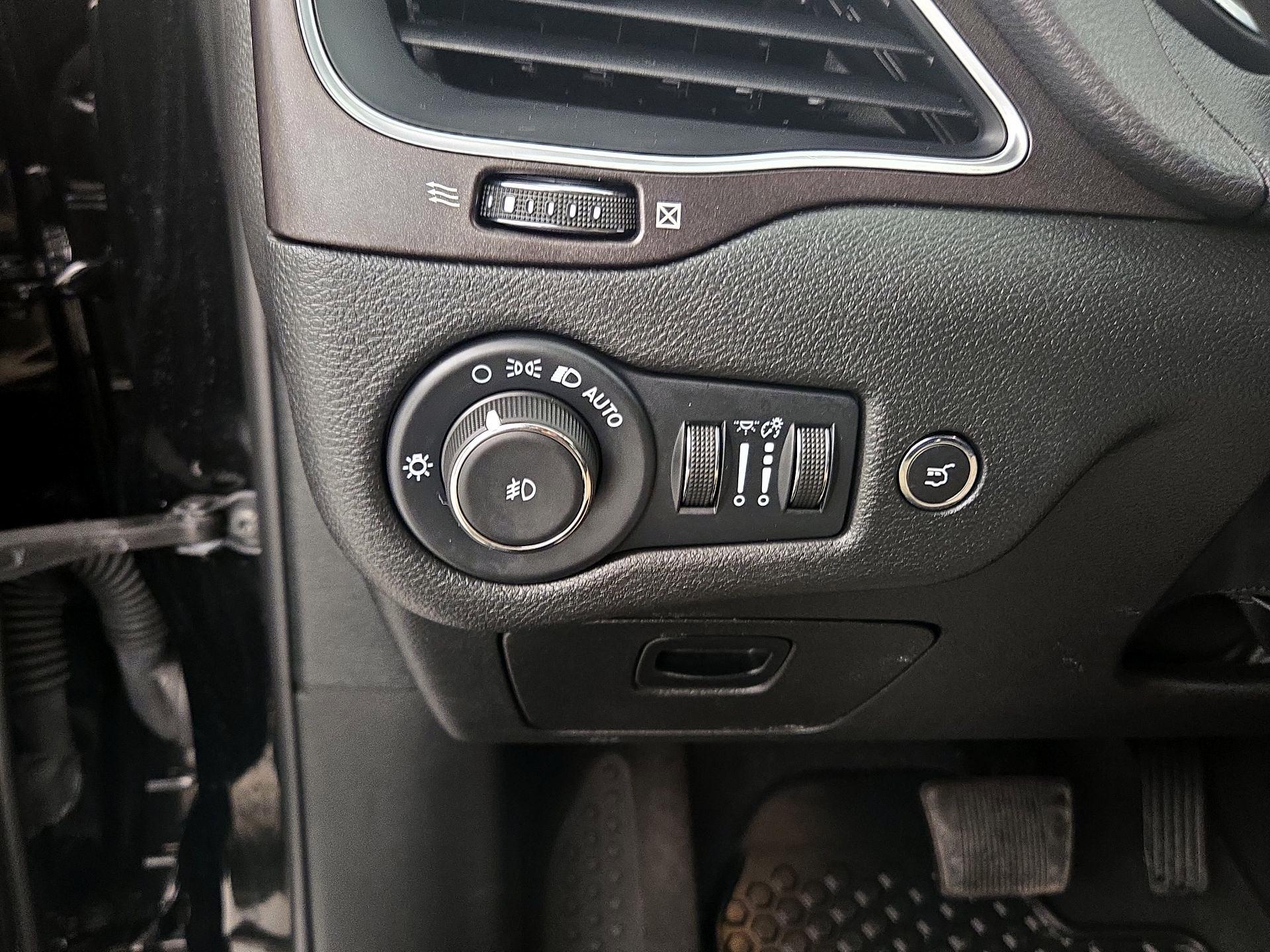 Thumbnail: 2022 Jeep Cherokee - 13