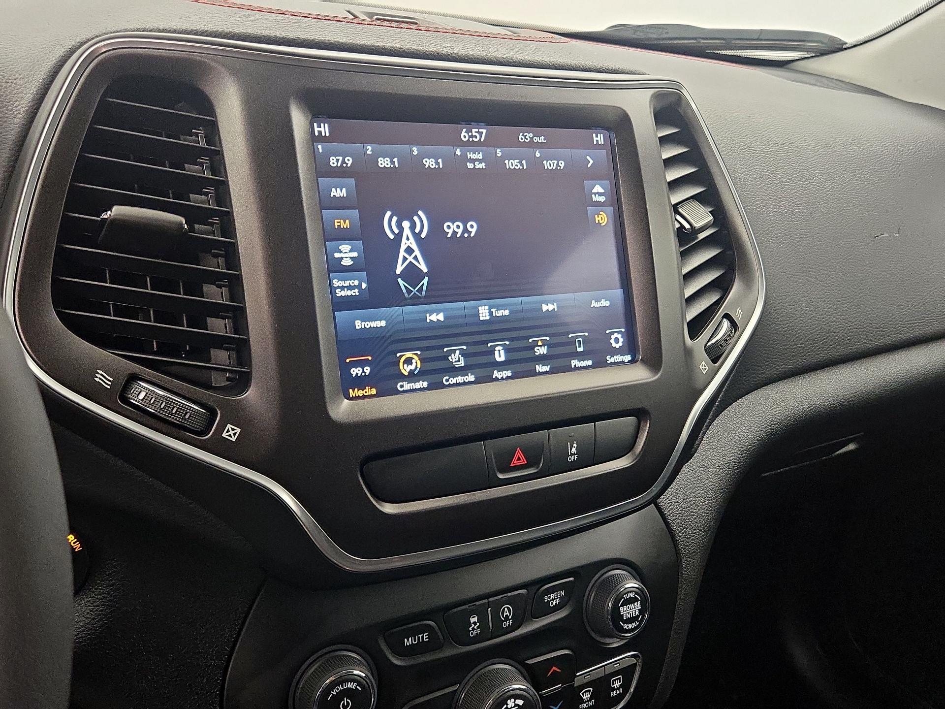 Thumbnail: 2022 Jeep Cherokee - 16