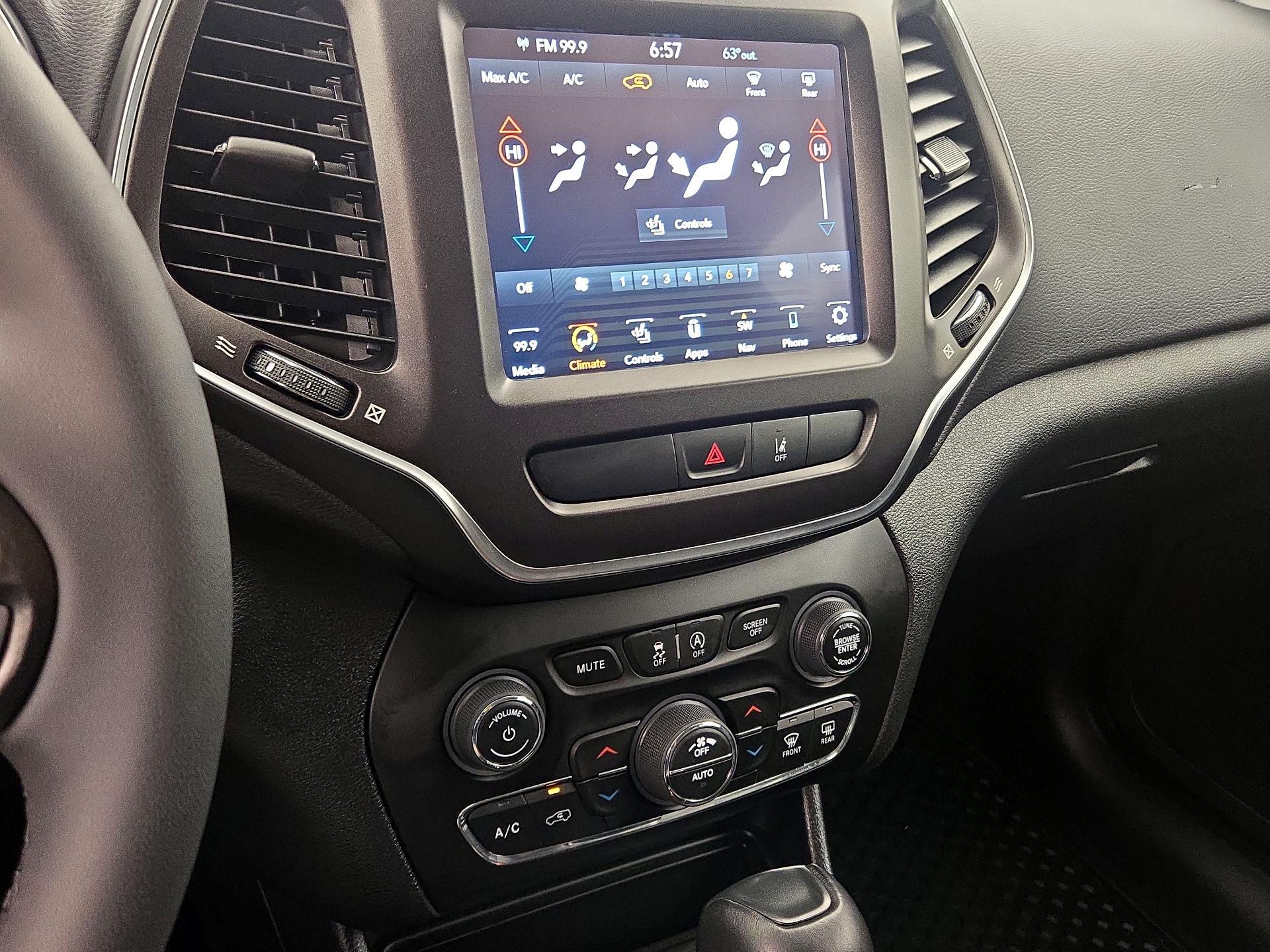 Thumbnail: 2022 Jeep Cherokee - 17