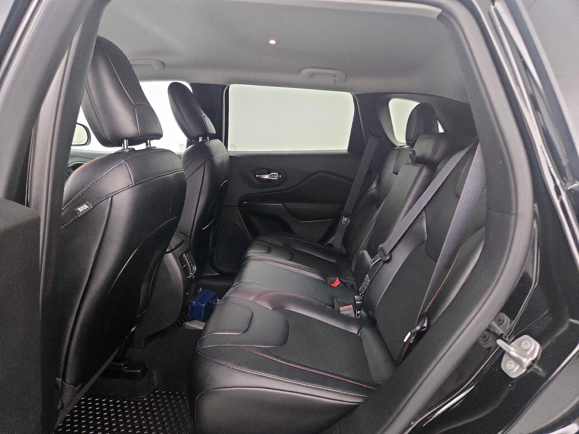 Thumbnail: 2022 Jeep Cherokee - 20