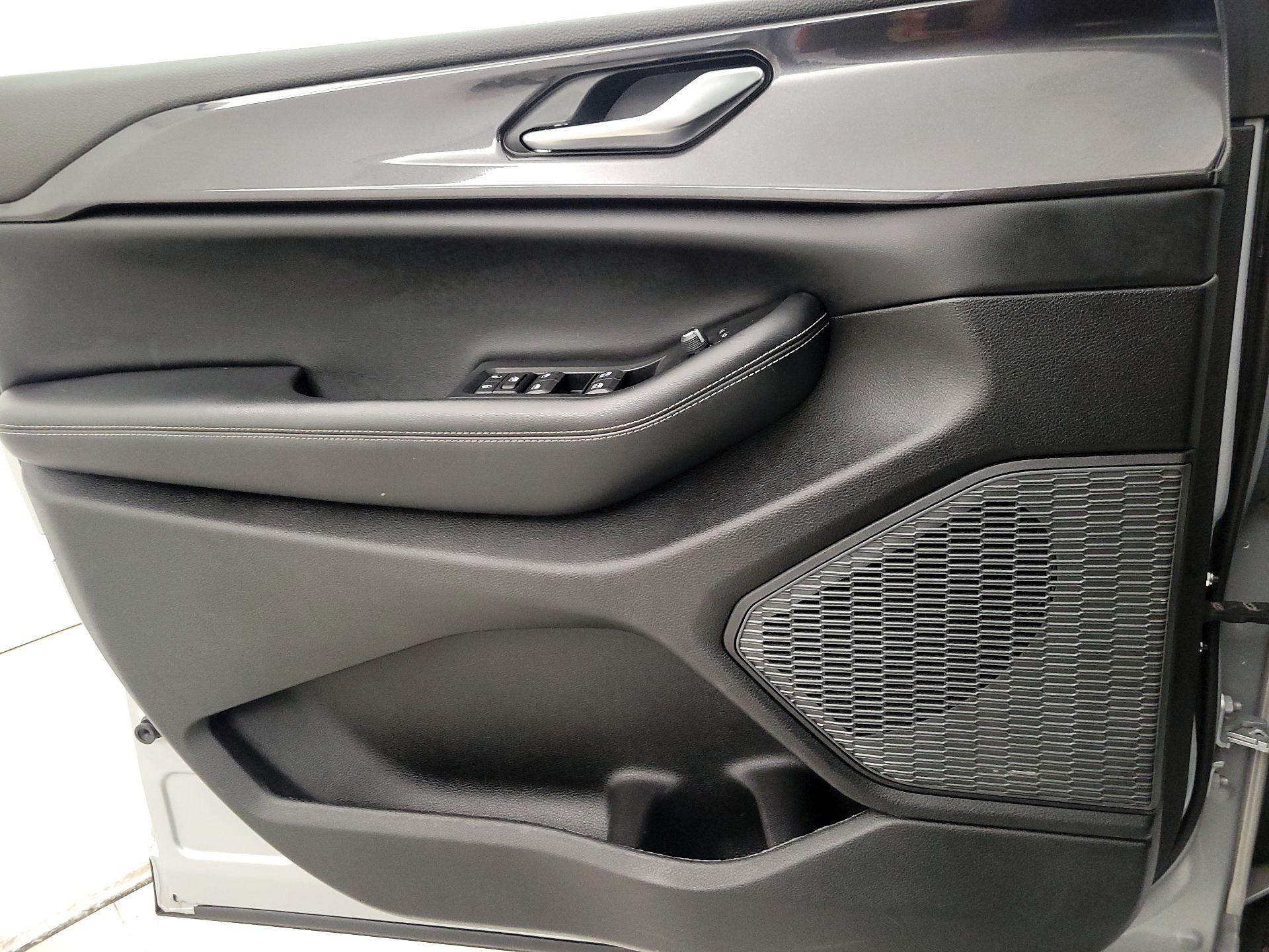 Thumbnail: 2023 Jeep Grand Cherokee L - 12