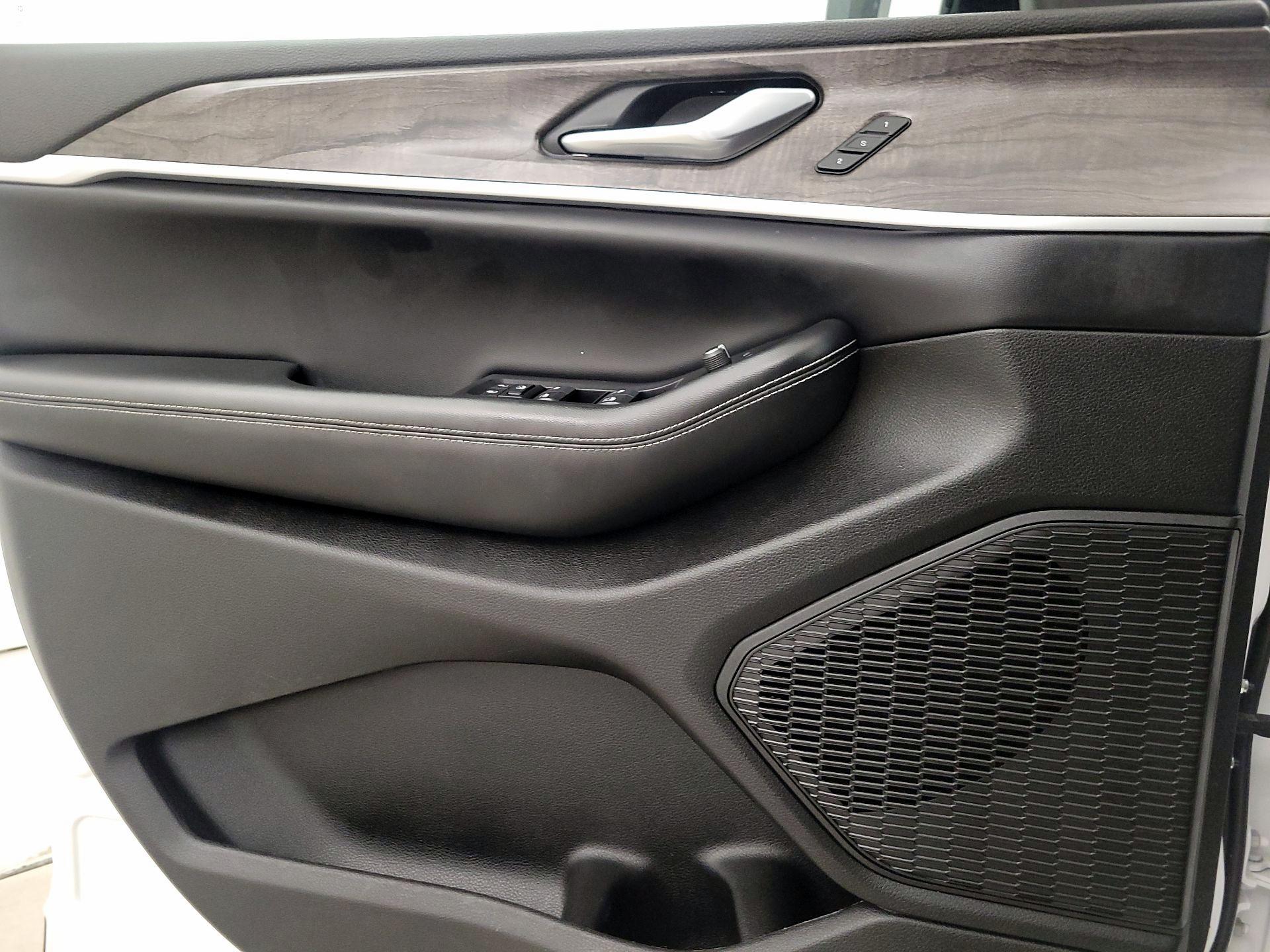 Thumbnail: 2023 Jeep Grand Cherokee - 12