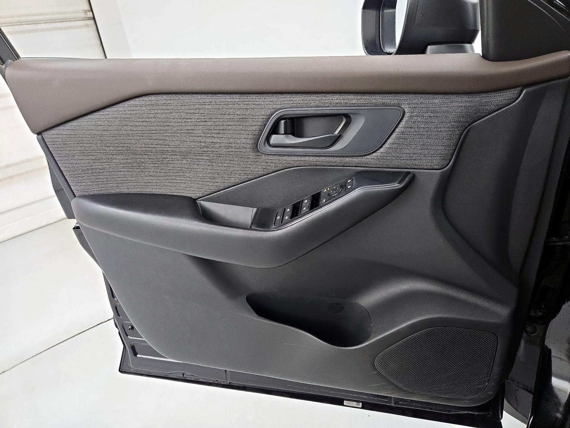 Thumbnail: 2023 Nissan Rogue - 12