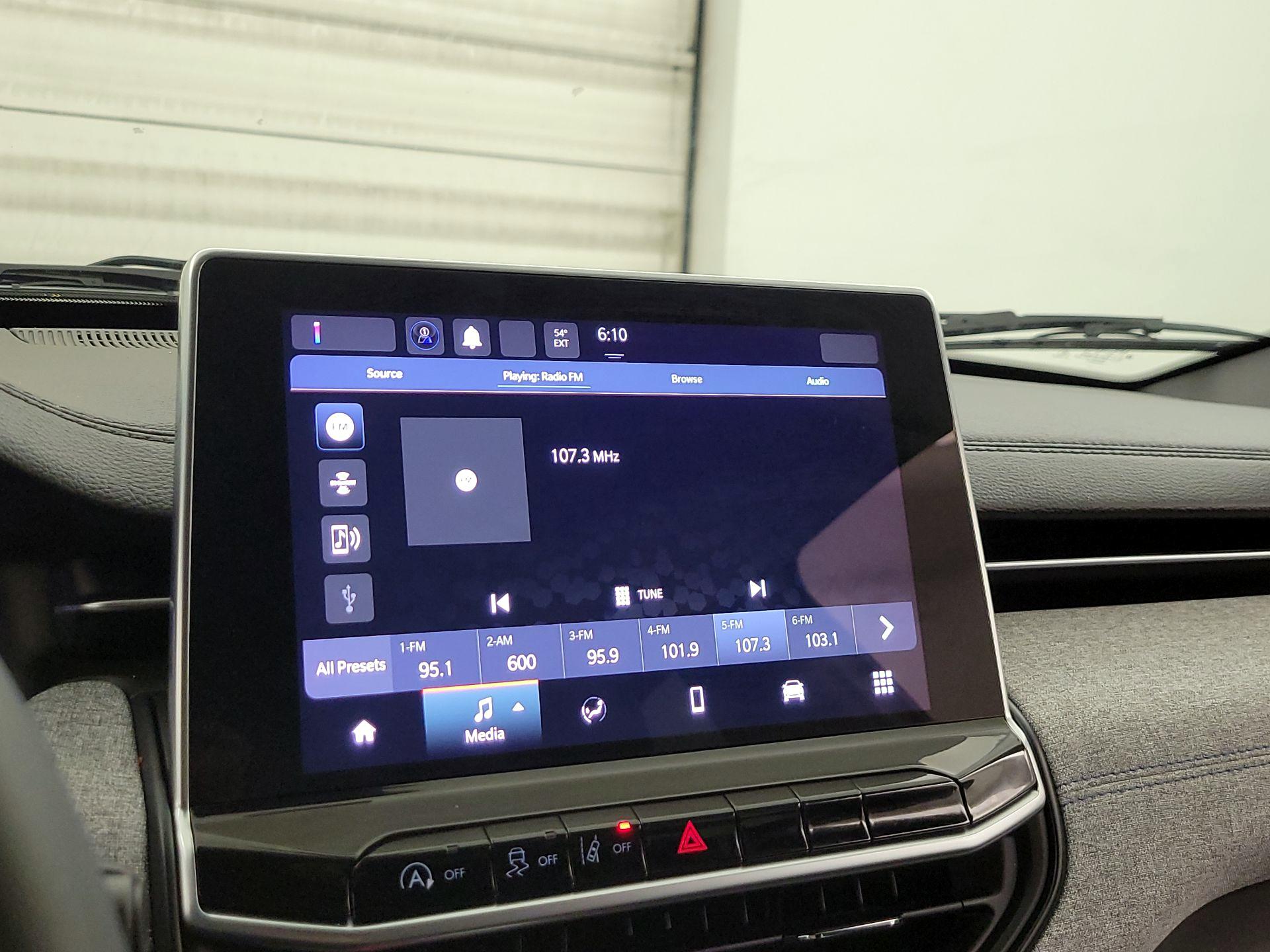 Thumbnail: 2023 Jeep Compass - 15