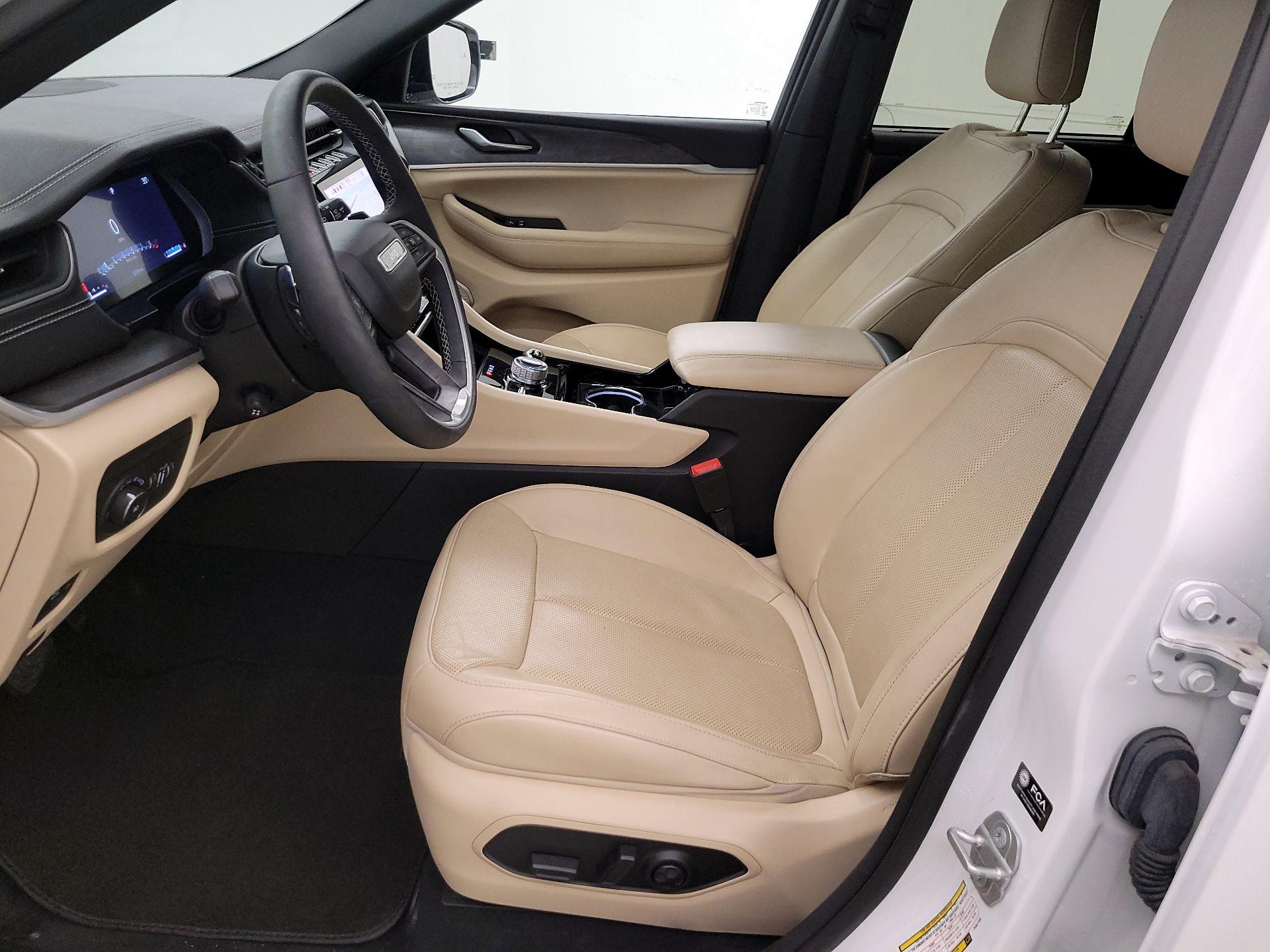 Thumbnail: 2023 Jeep Grand Cherokee - 11