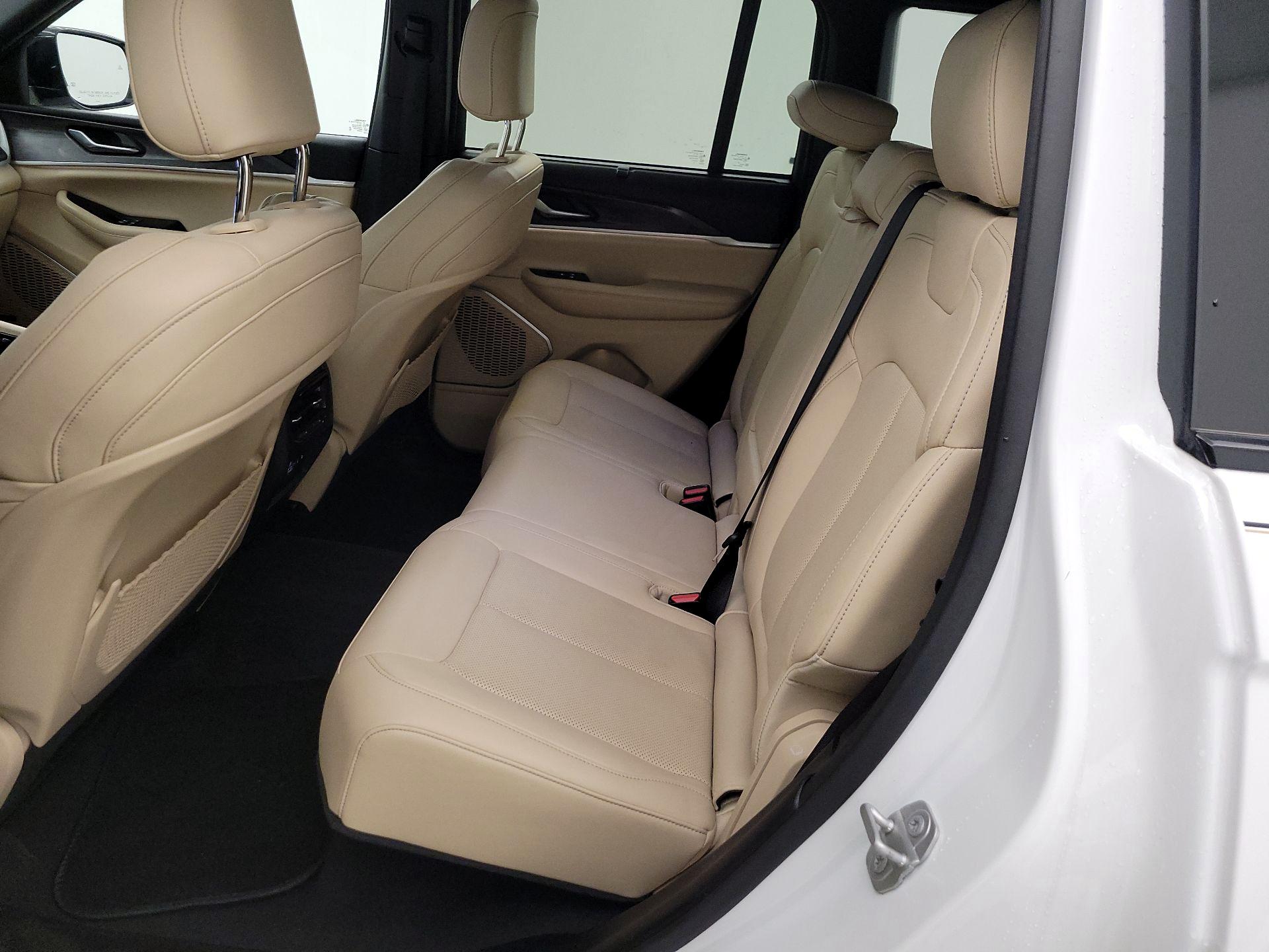 Thumbnail: 2023 Jeep Grand Cherokee - 20