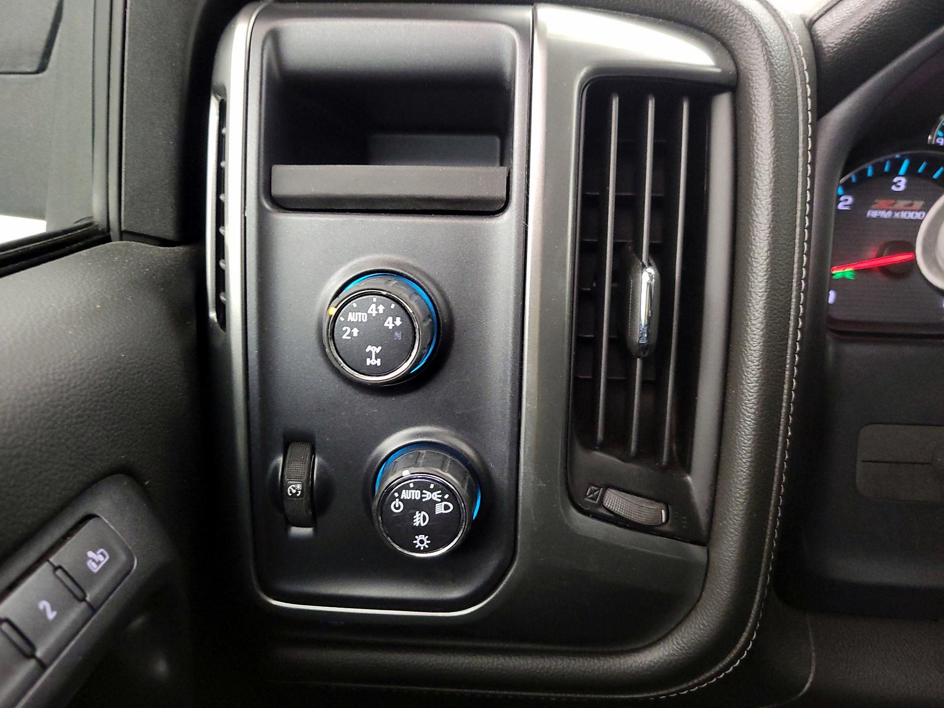 Thumbnail: 2016 Chevrolet Silverado 1500 - 13