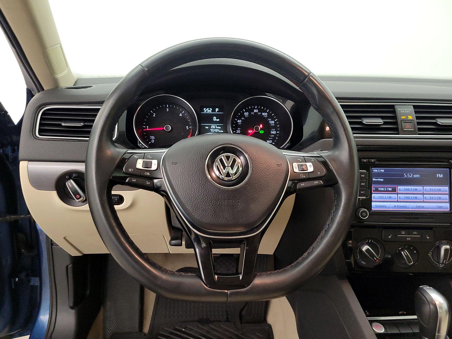 Thumbnail: 2015 Volkswagen Jetta - 10