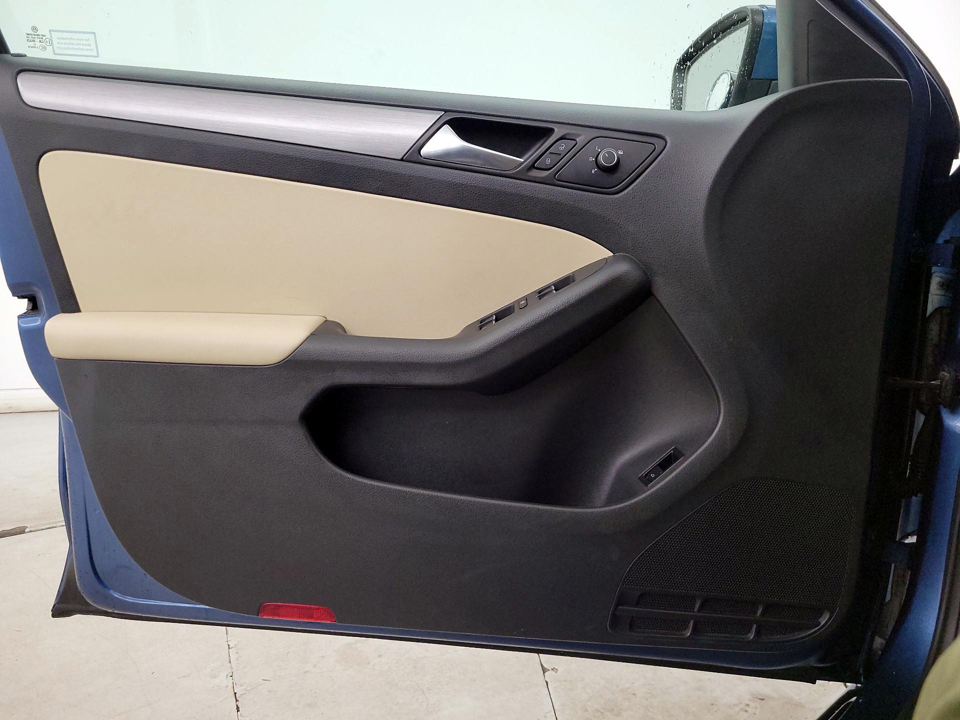 Thumbnail: 2015 Volkswagen Jetta - 12